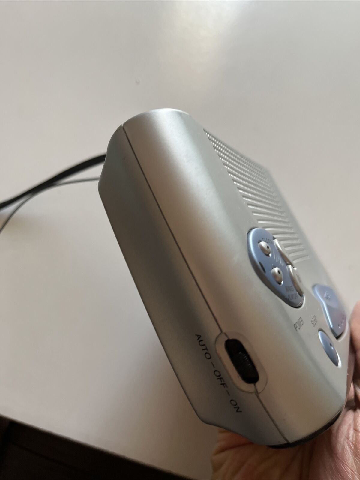 Audiosonic KM-324C Alarm Clock AM/FM Radio