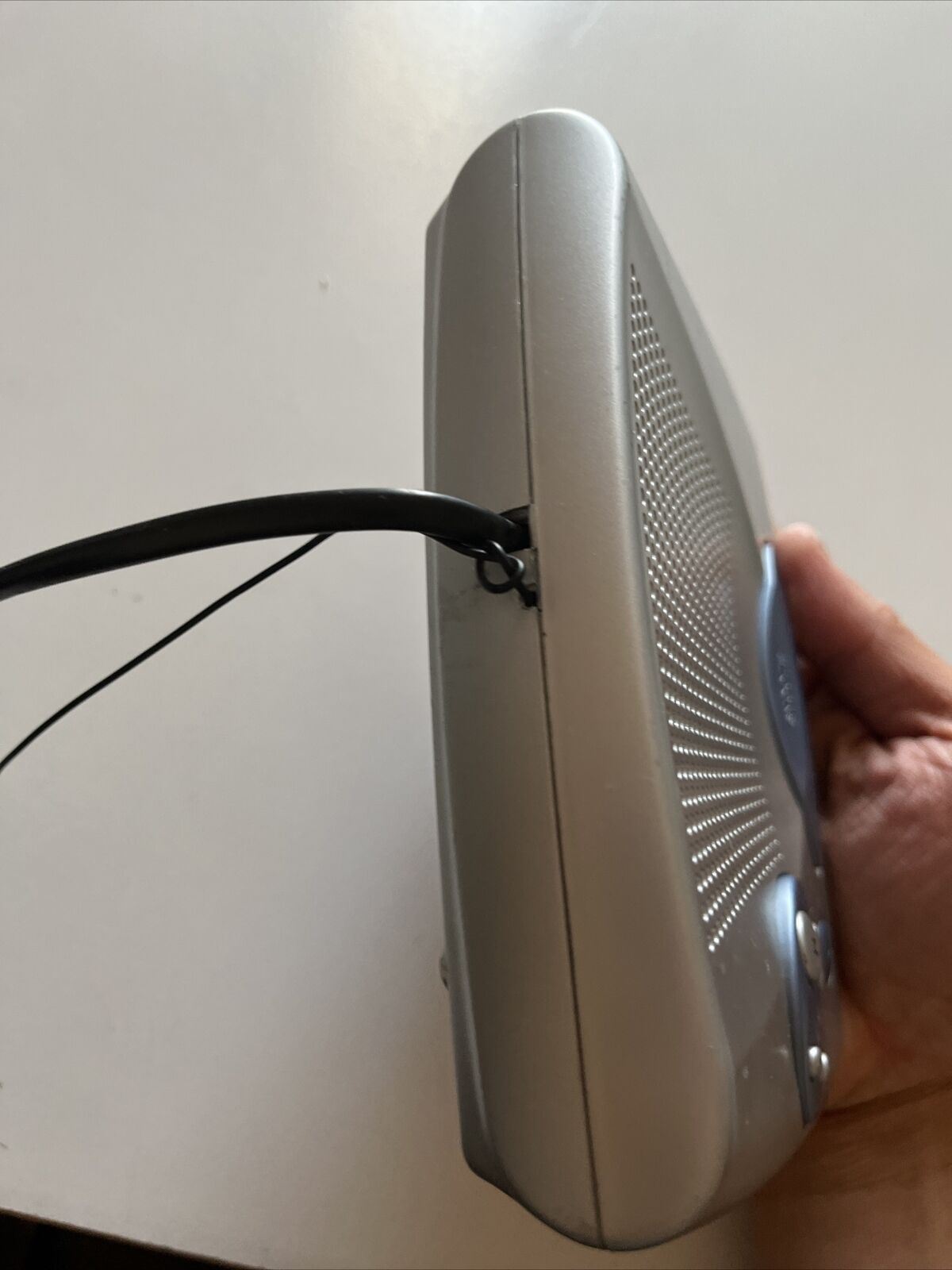 Audiosonic KM-324C Alarm Clock AM/FM Radio