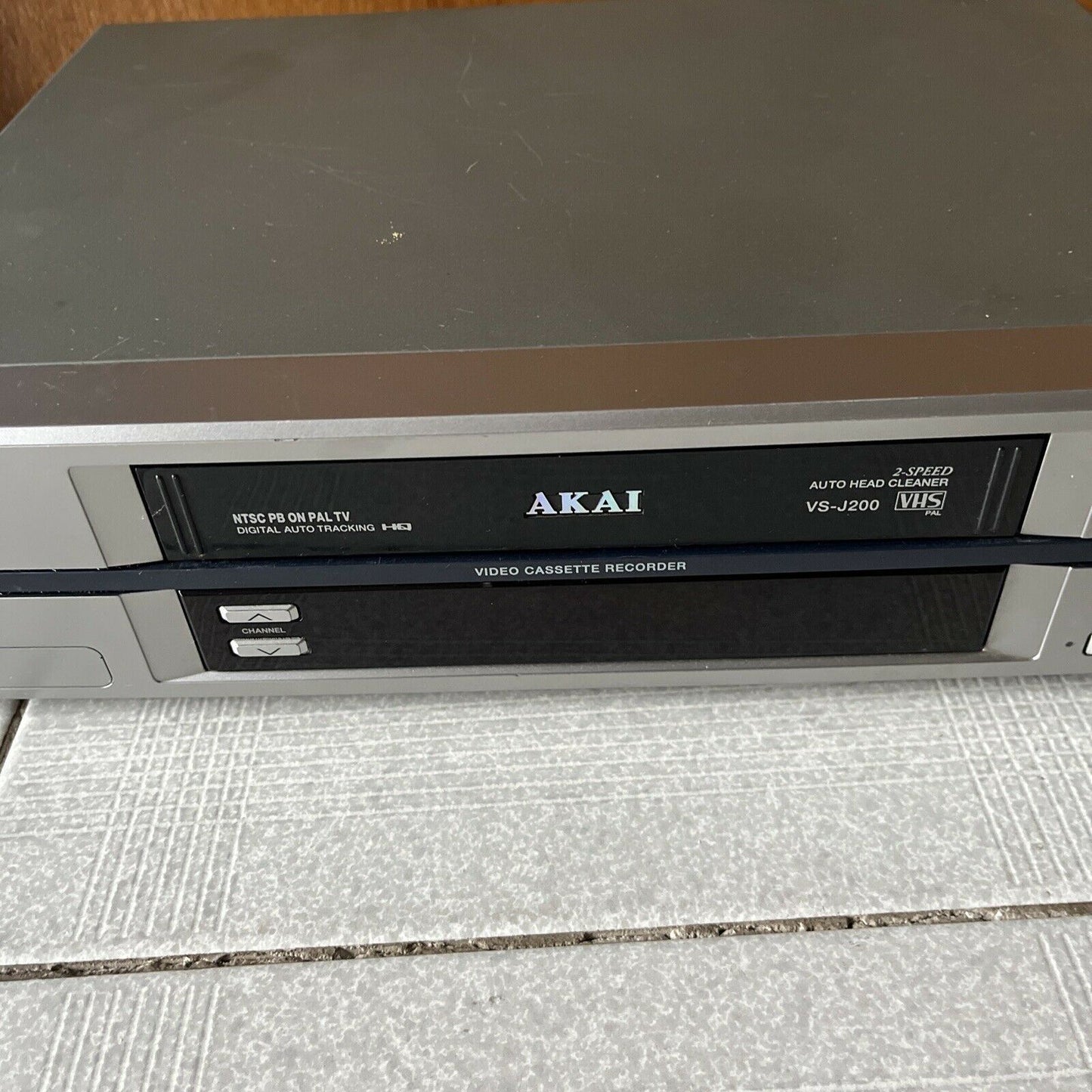 Akai VS-J200 VCR VHS Cassette Player Recorder *For Parts Or Repair Only*