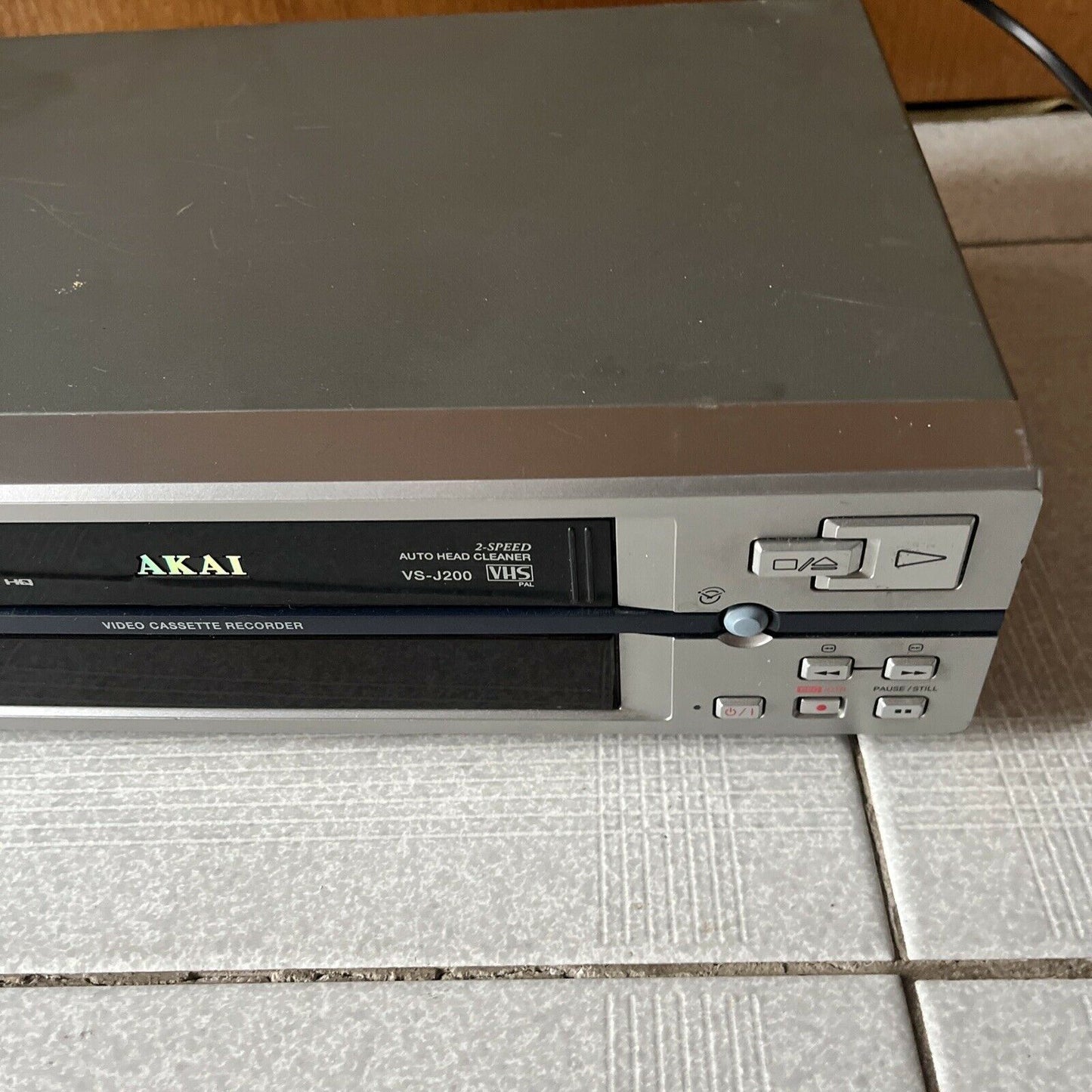 Akai VS-J200 VCR VHS Cassette Player Recorder *For Parts Or Repair Only*