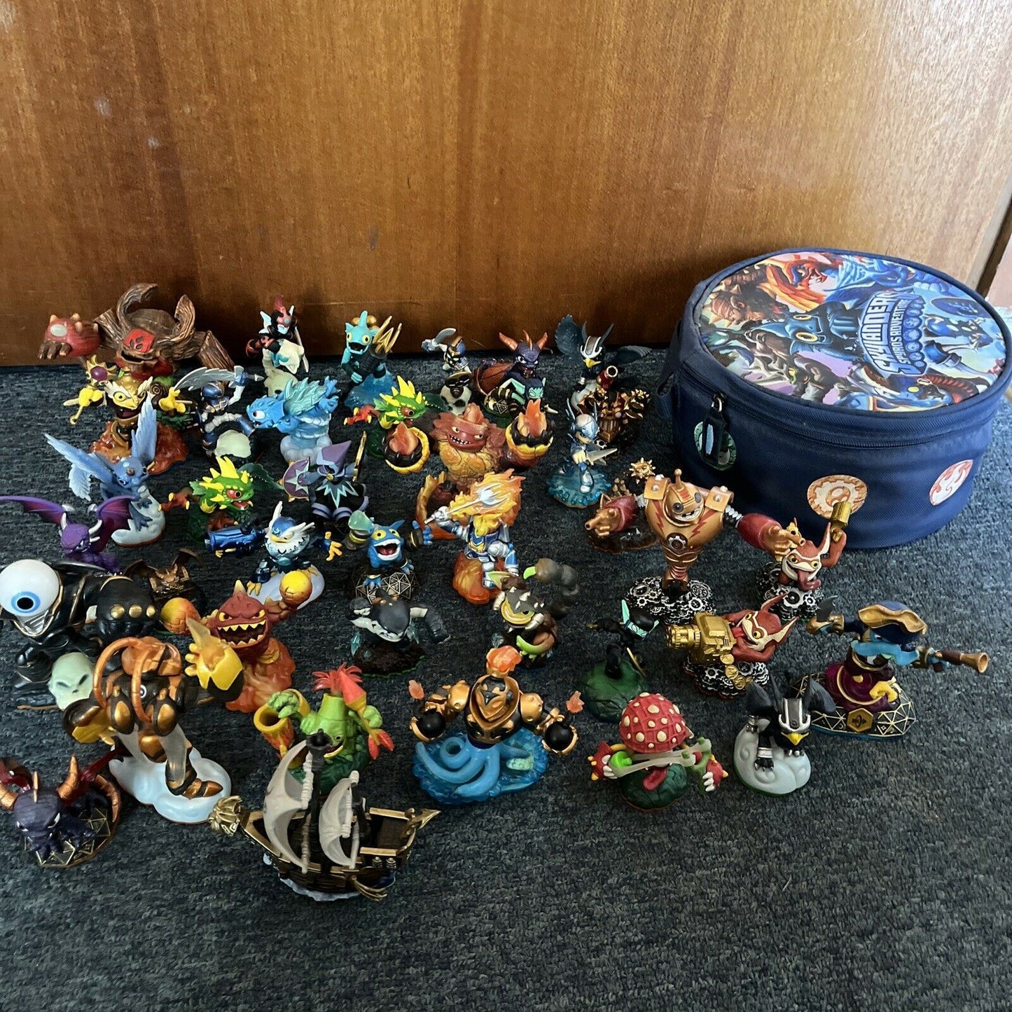 39 Skylanders Figures With Carrying Bag