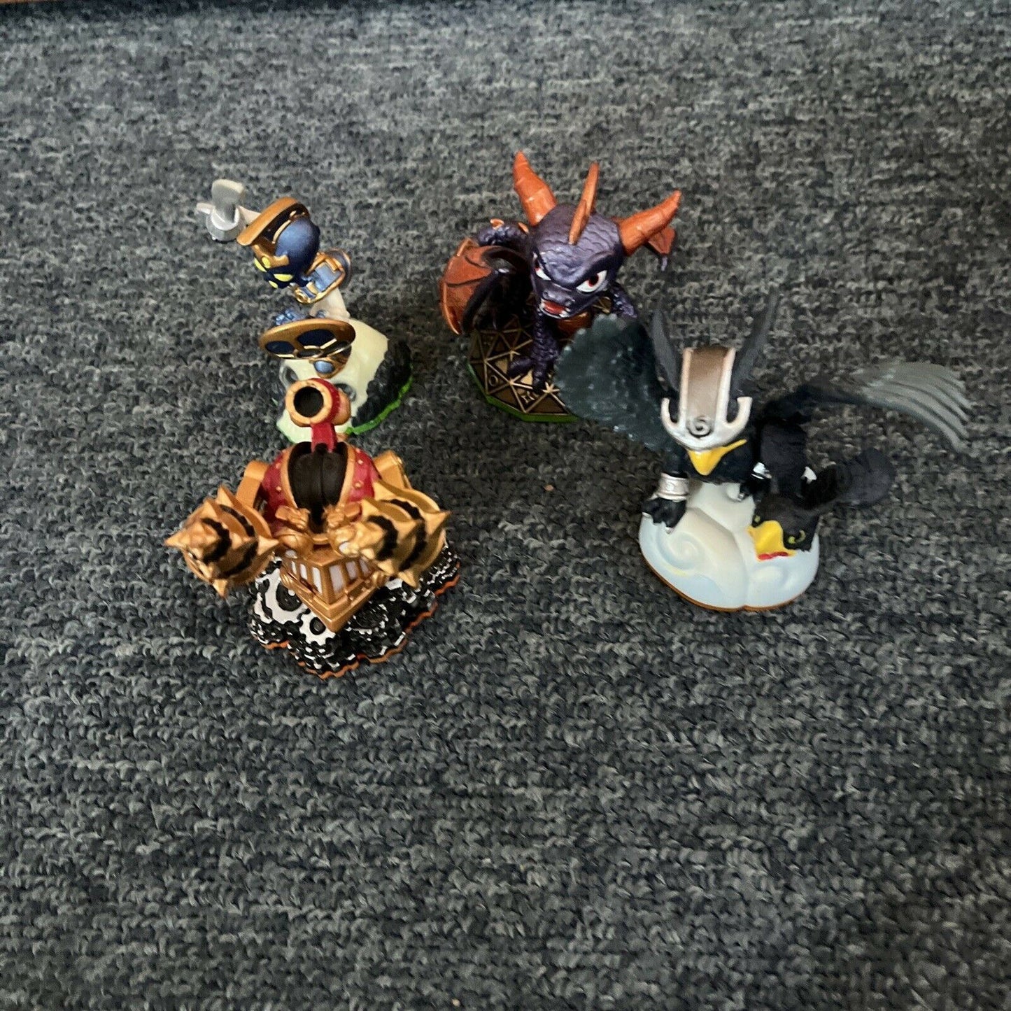 39 Skylanders Figures With Carrying Bag