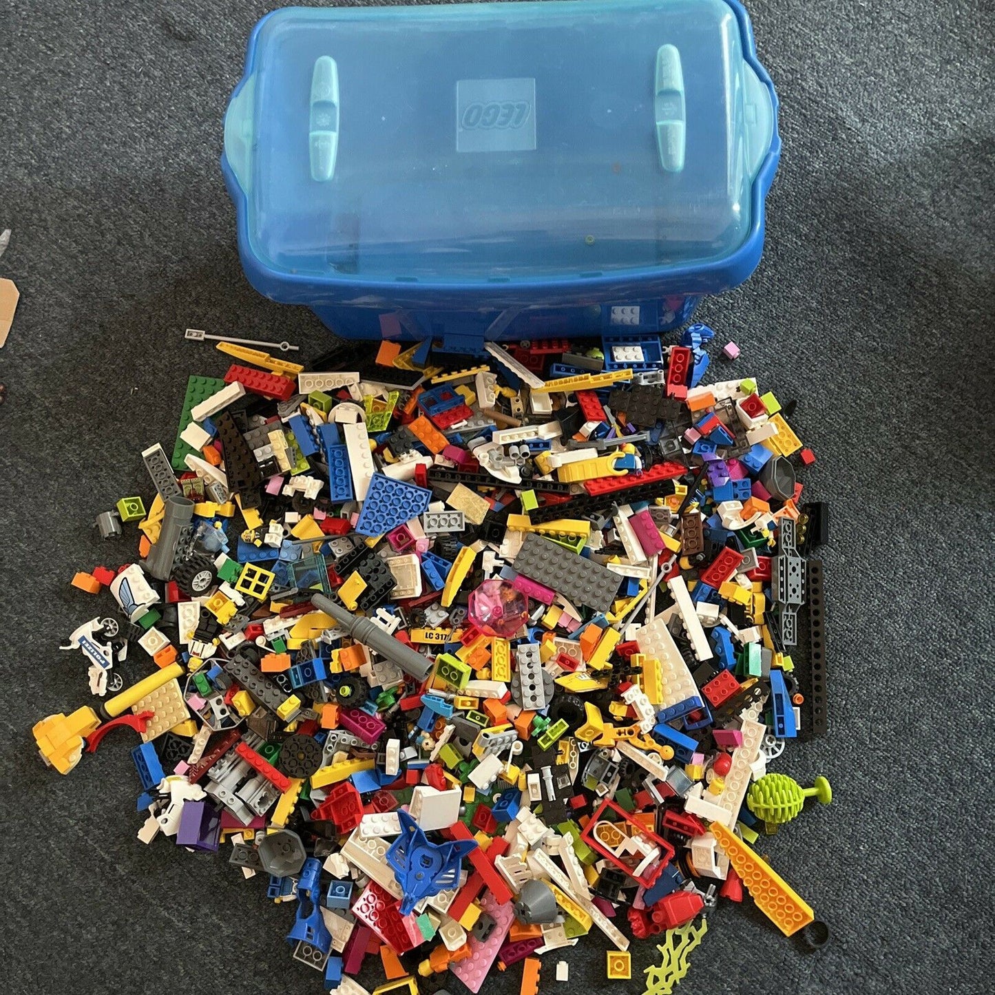 Lego Approx 2.5kg Assorted Bulk Lot With Lego Storage Box City Wheels Parts
