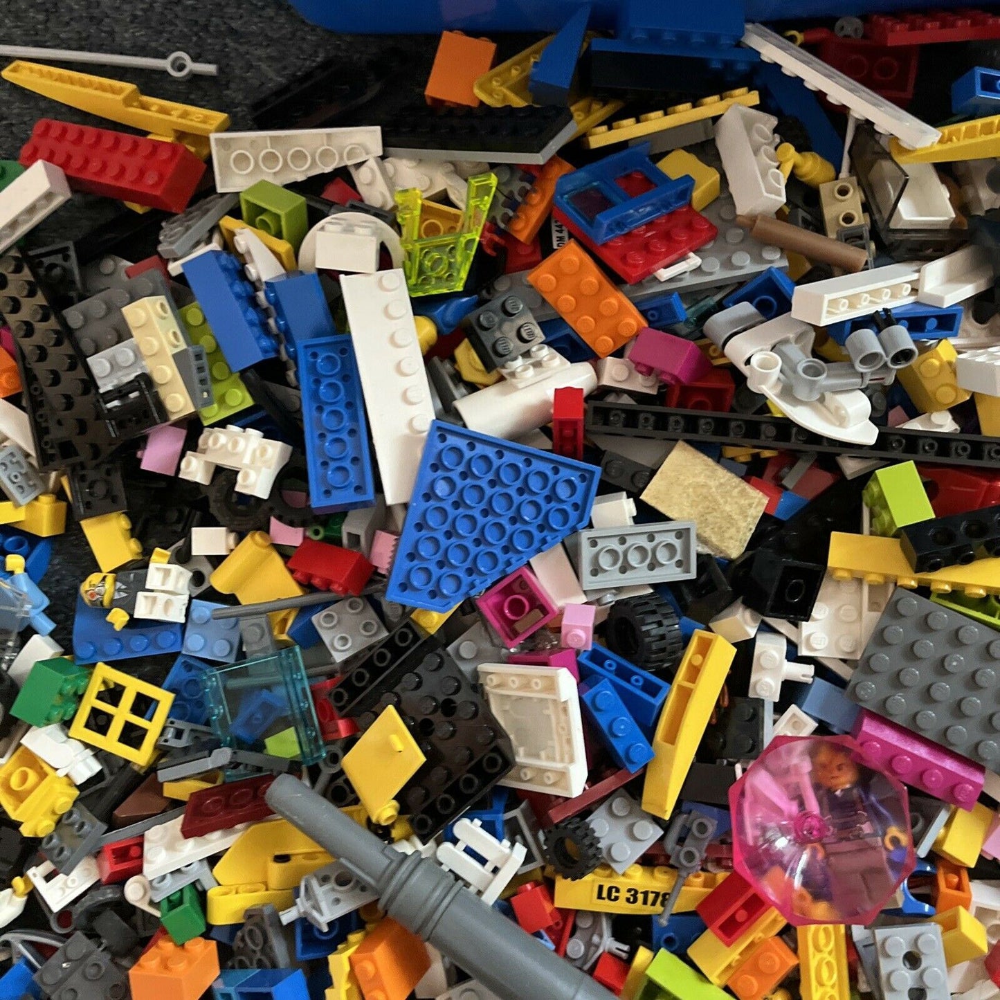 Lego Approx 2.5kg Assorted Bulk Lot With Lego Storage Box City Wheels Parts