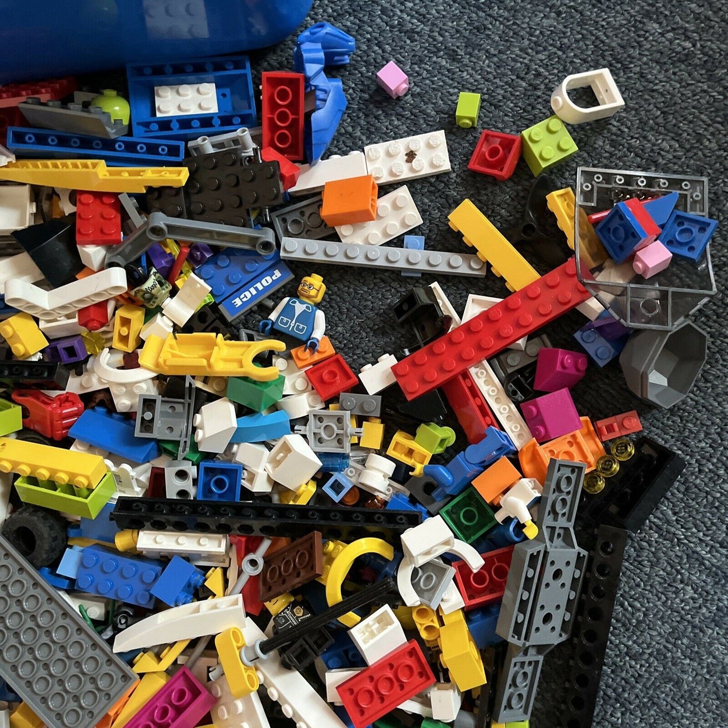 Lego Approx 2.5kg Assorted Bulk Lot With Lego Storage Box City Wheels Parts
