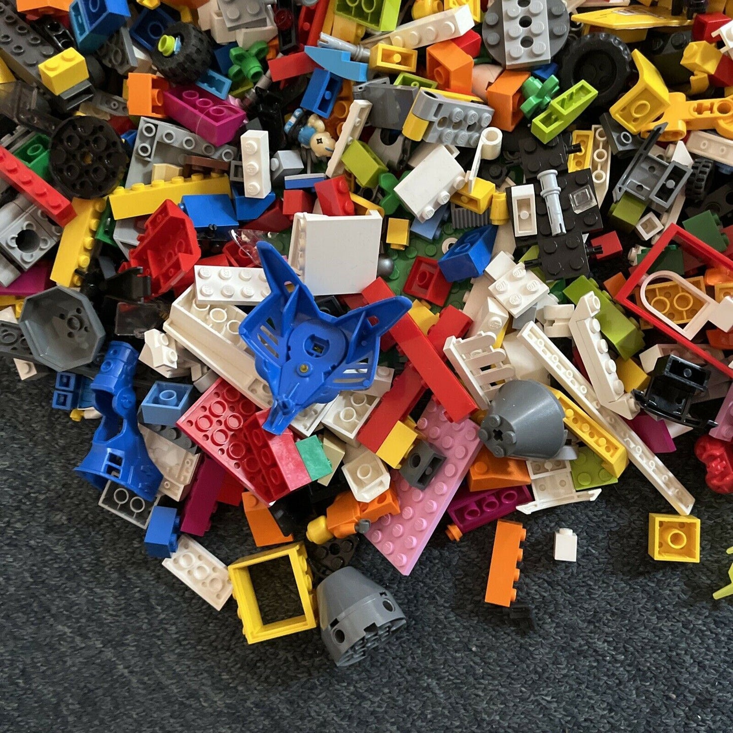 Lego Approx 2.5kg Assorted Bulk Lot With Lego Storage Box City Wheels Parts
