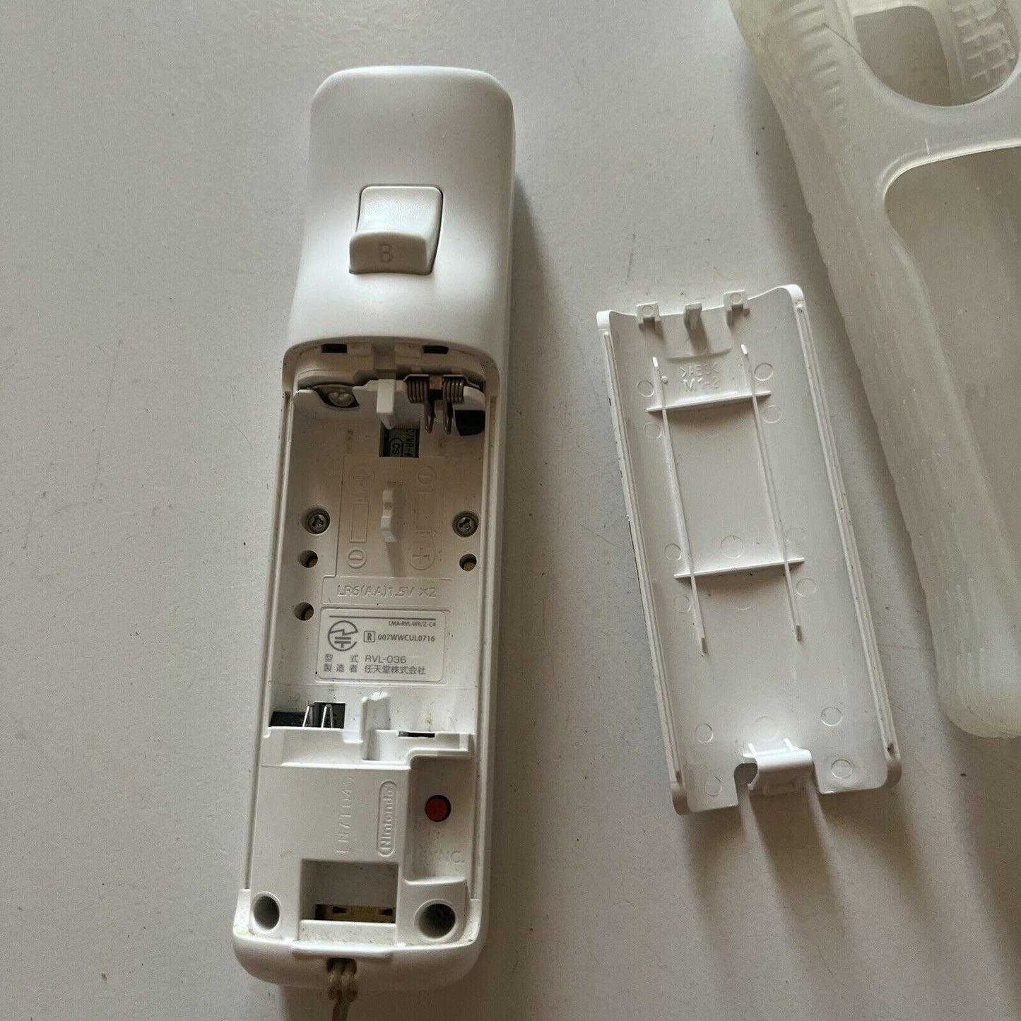 Genuine Nintendo Wii Motion Plus Controller With Protective Case RVL-036