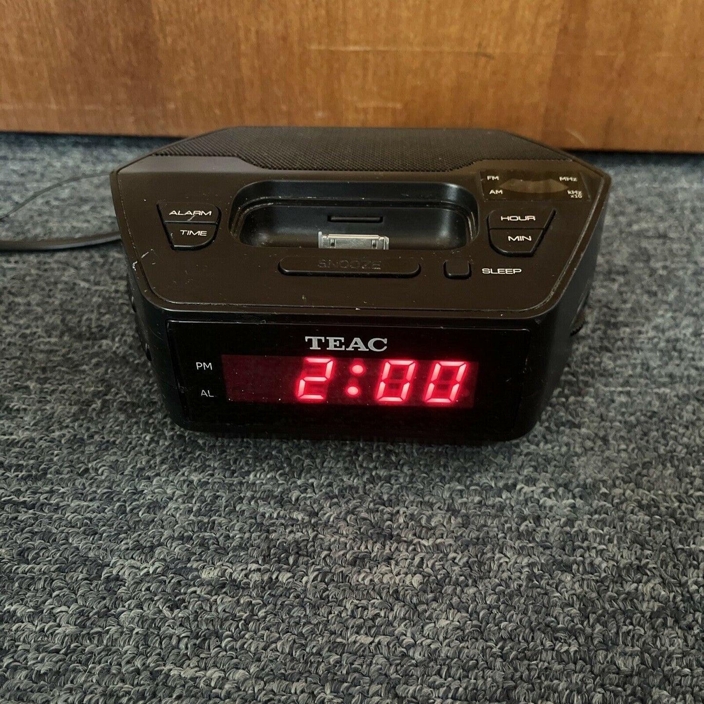 Teac CRX313i Alarm Clock FM/AM Radio With 30 Pin Dock For iPod