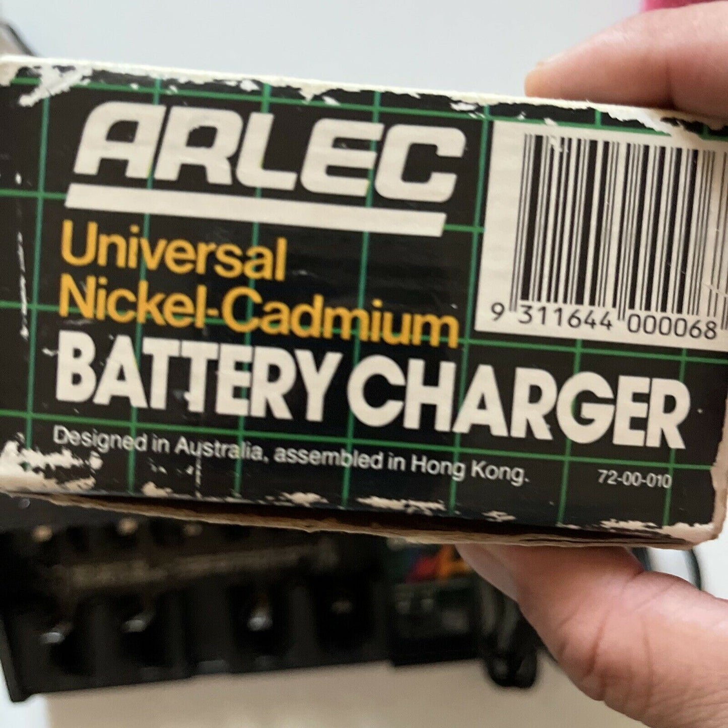 Alec Universal Nickel-Cadmium Battery Charger AA AAA C D 9V