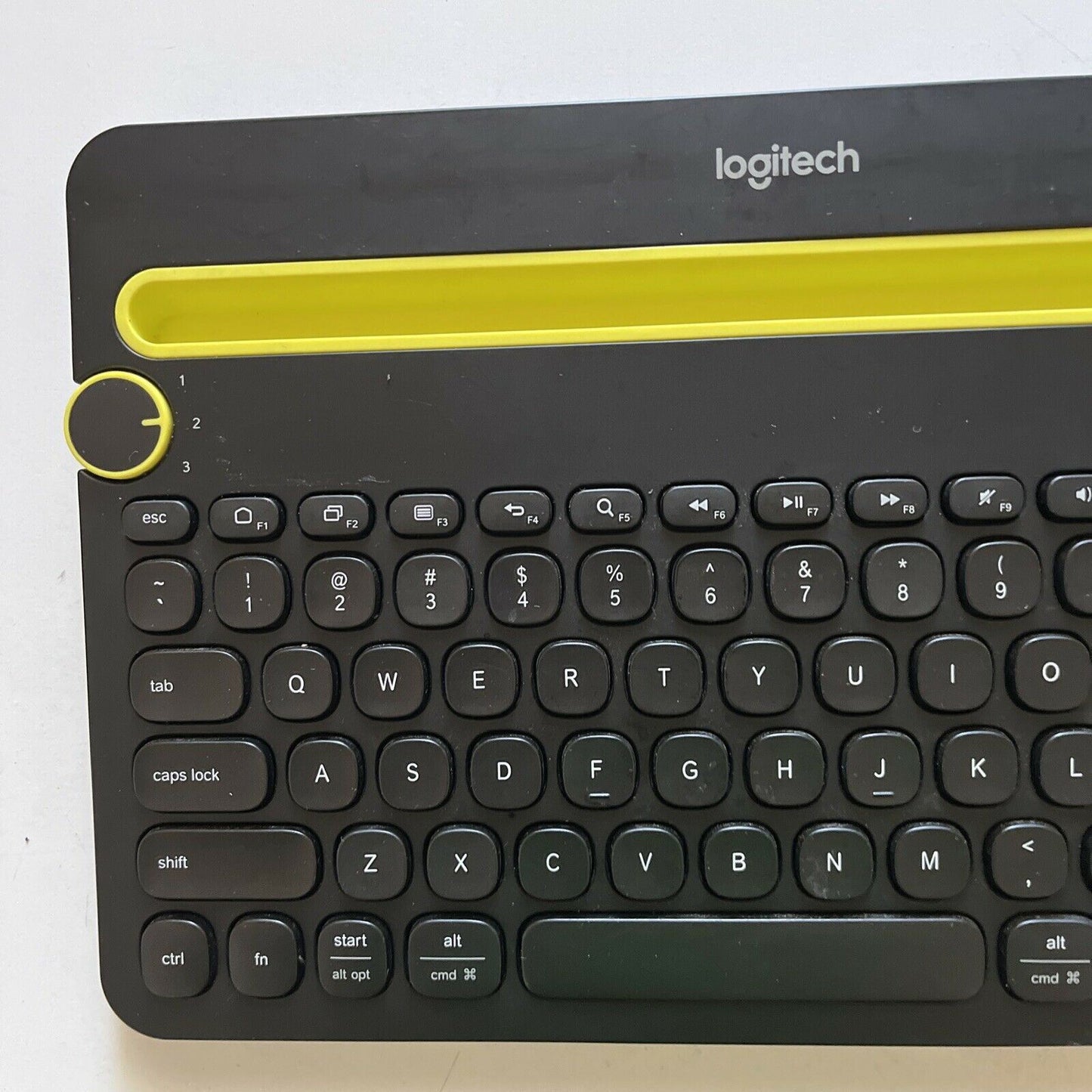 Logitech K480 Bluetooth Keyboard *Missing Battery Cover But In Working Order*