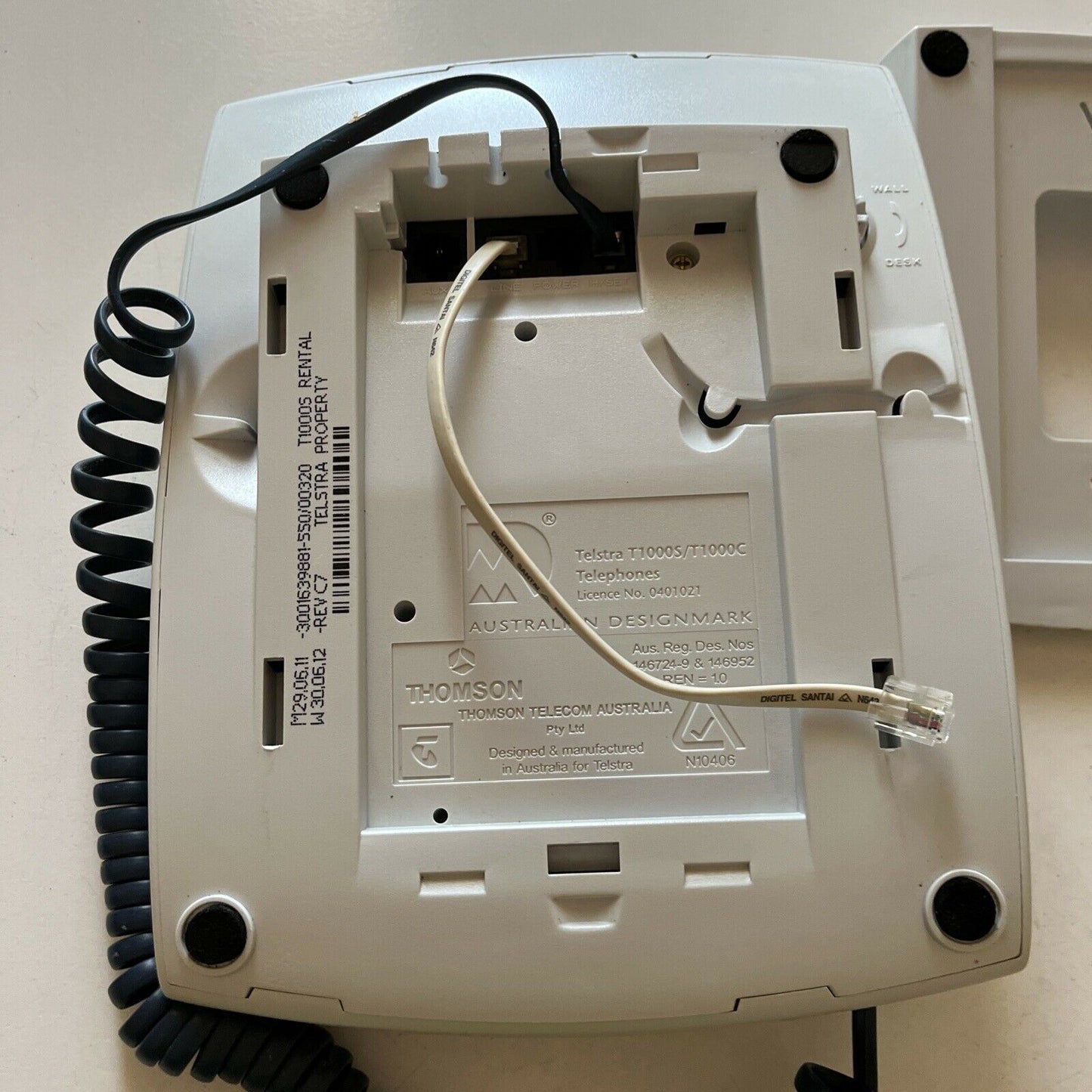 Telstra T1000S Landline Corded Telephone With Wall Mount. Tested & Working