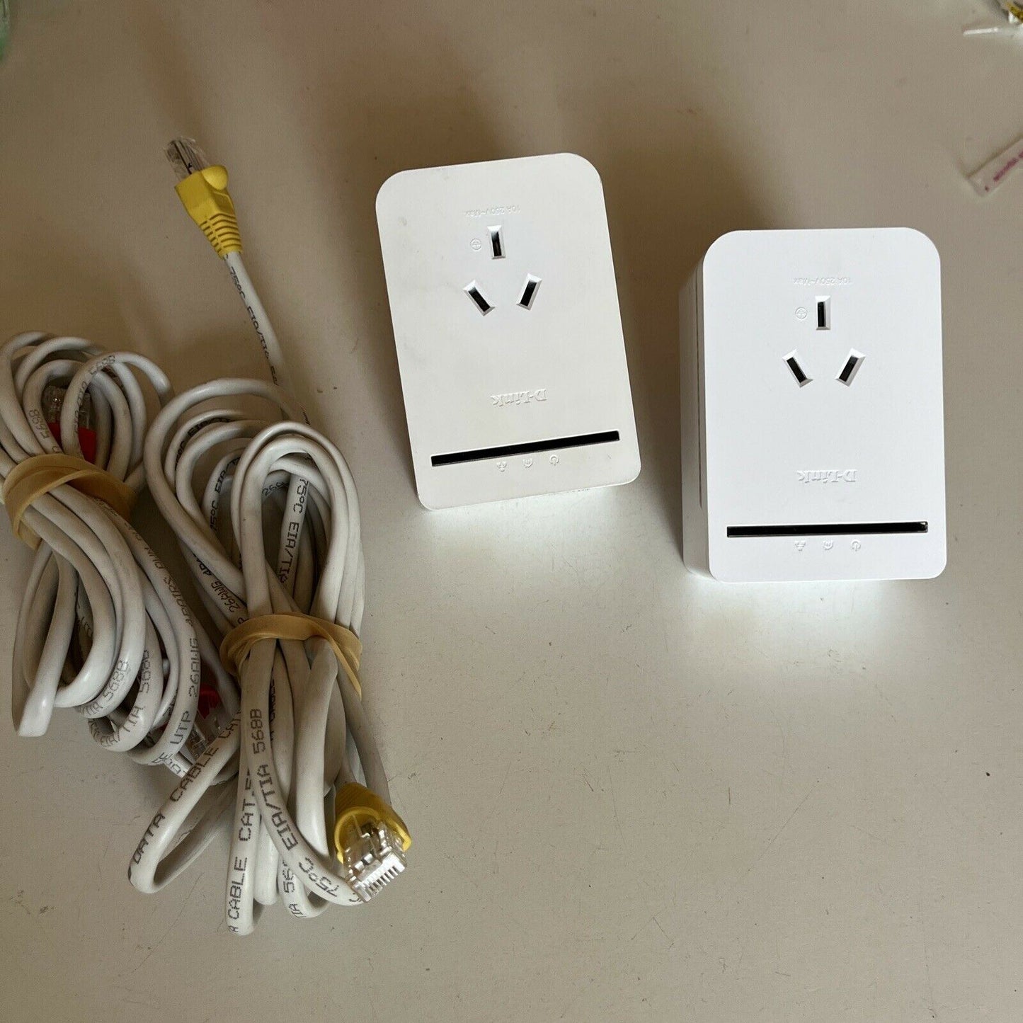 2x D-Link DHP-P308AV Powerline Adapter Ethernet Cables