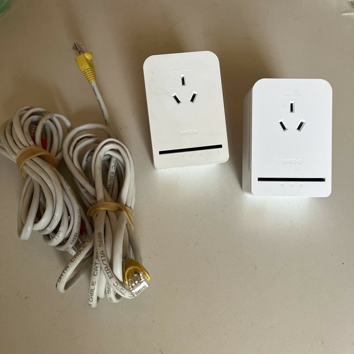 2x D-Link DHP-P308AV Powerline Adapter Ethernet Cables