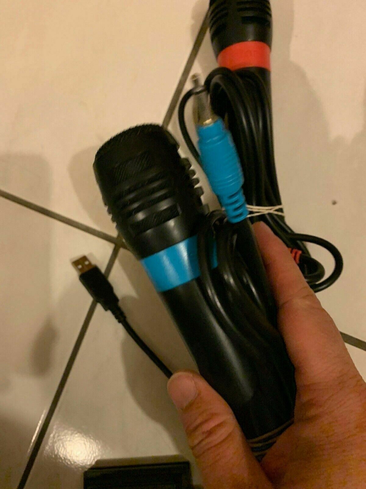 SingStar THE WIGGLES Sony PS2  With 2 Genuine Microphones SingStar USB Converter