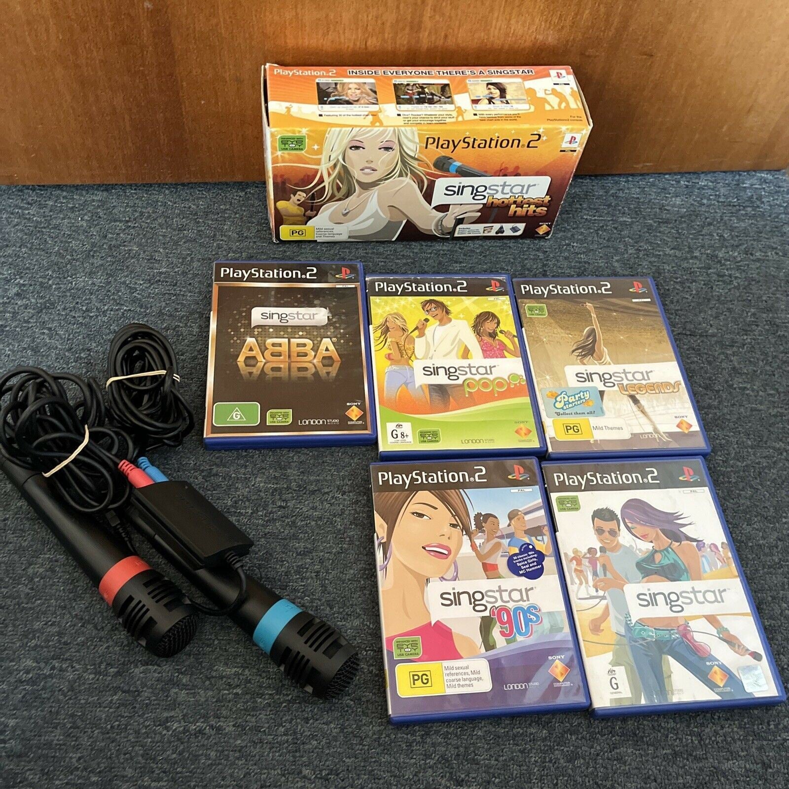 2x SingStar Microphones USB + 5x SingStar (ABBA) PlayStation 2 PS2 Gam ...