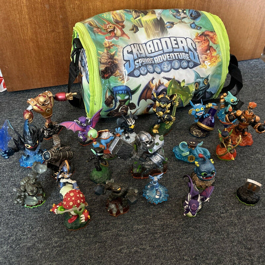 22x Skylanders Figurines With Skylanders Carrying Bag