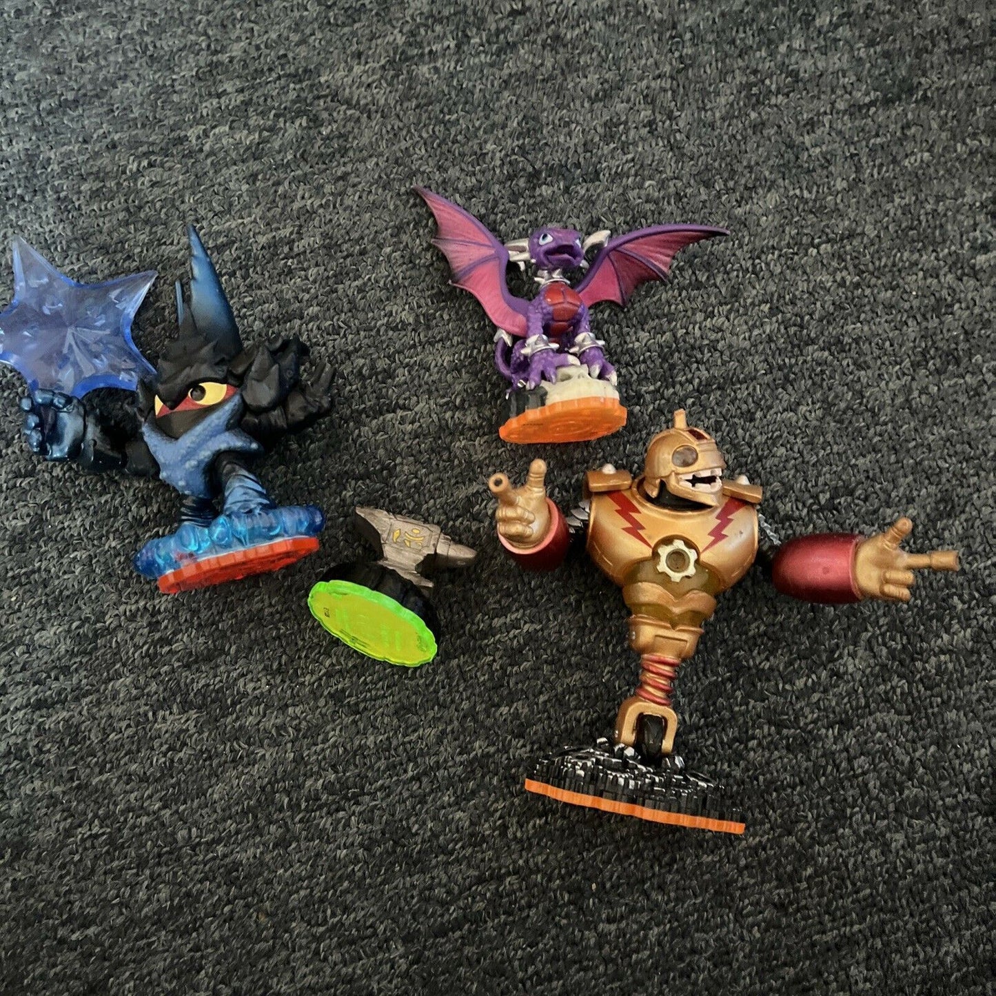 22x Skylanders Figurines With Skylanders Carrying Bag
