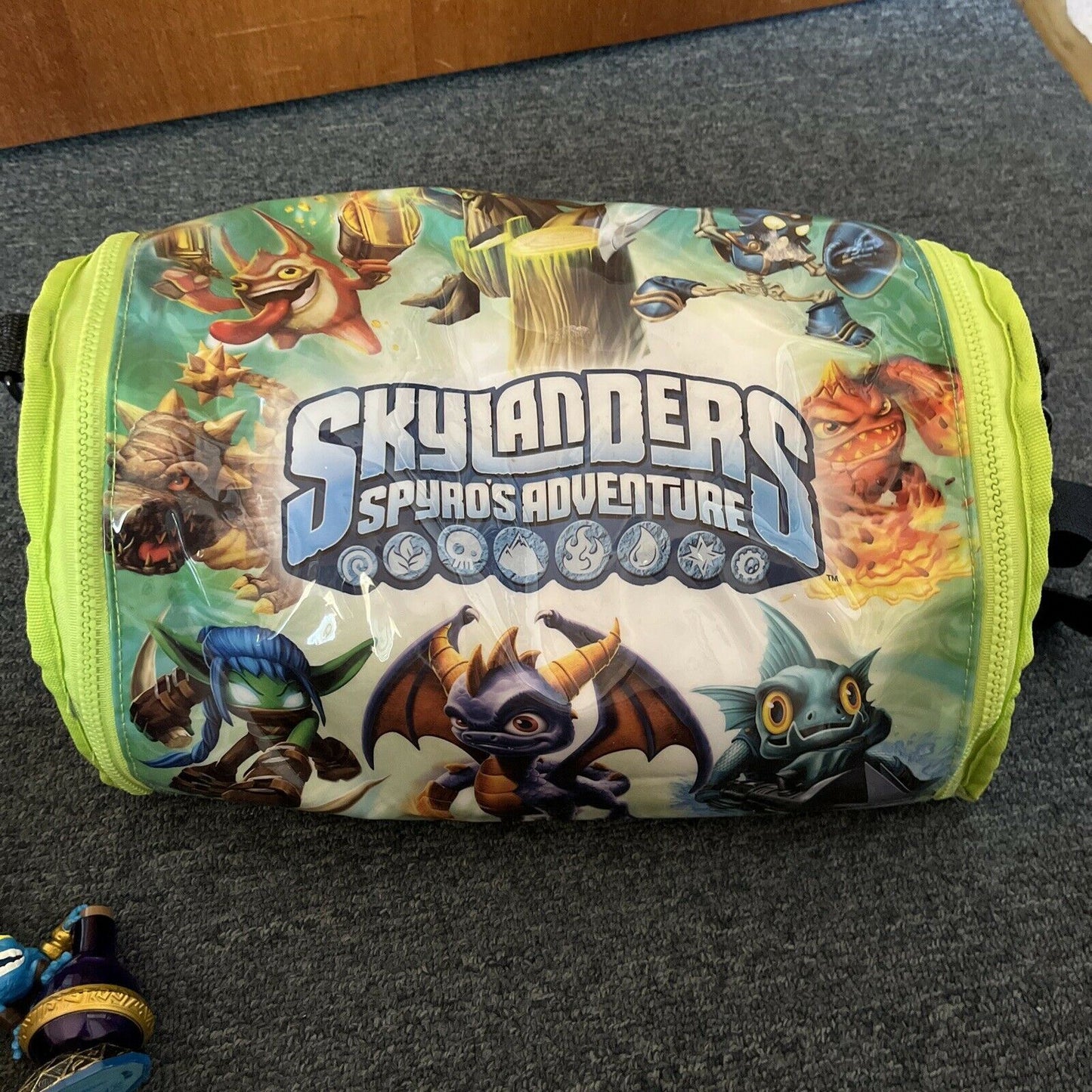 22x Skylanders Figurines With Skylanders Carrying Bag