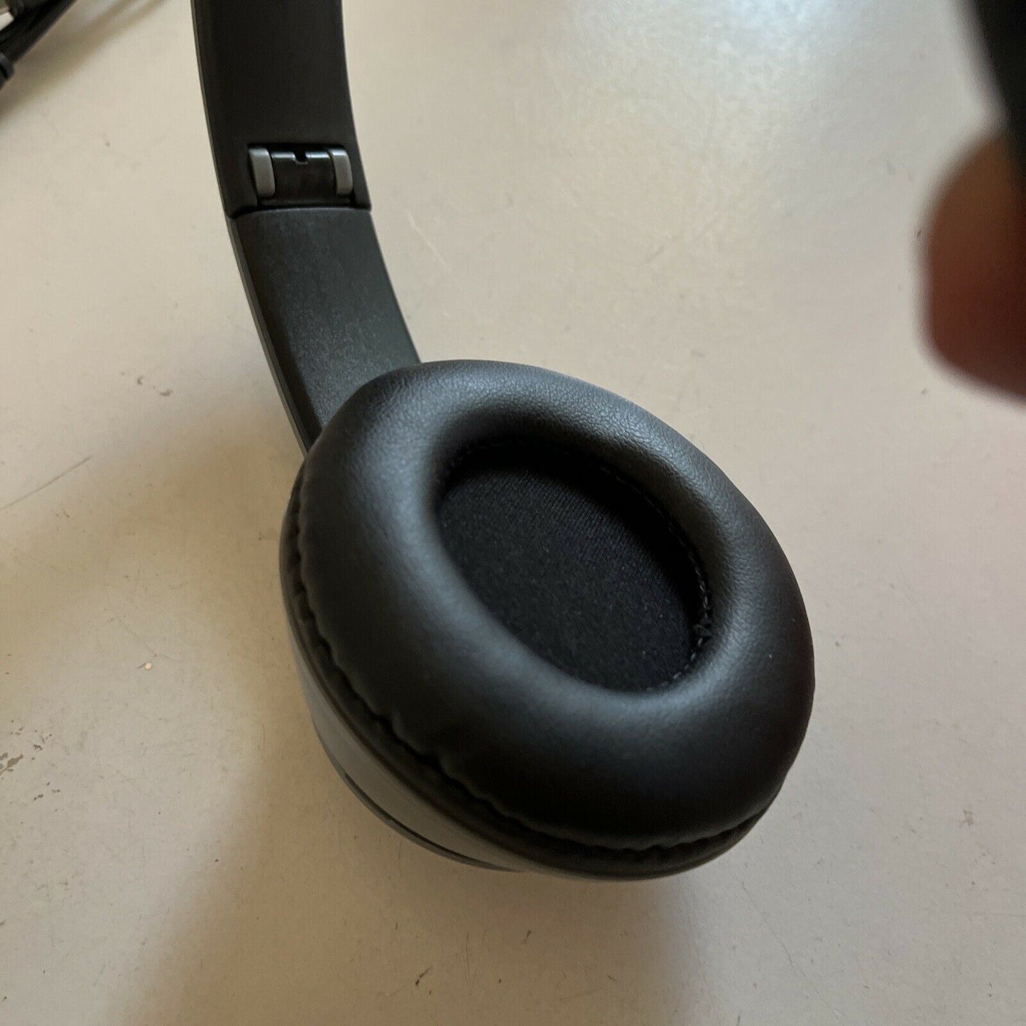 Qudo Wireless Headphones FM Built-in Radio & Bluetooth QDB460BT