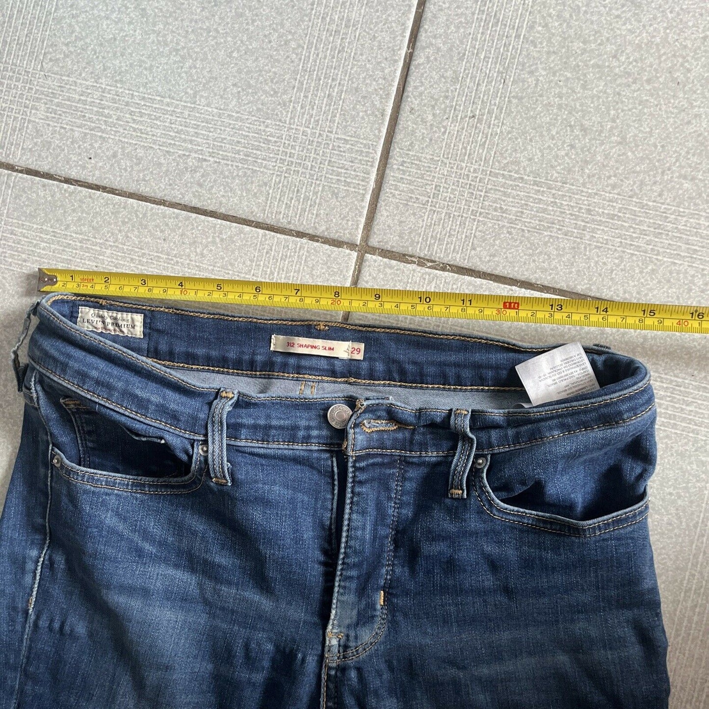 Levi Strauss & Co - 312 Shaping Slim Women's Jeans Size 29