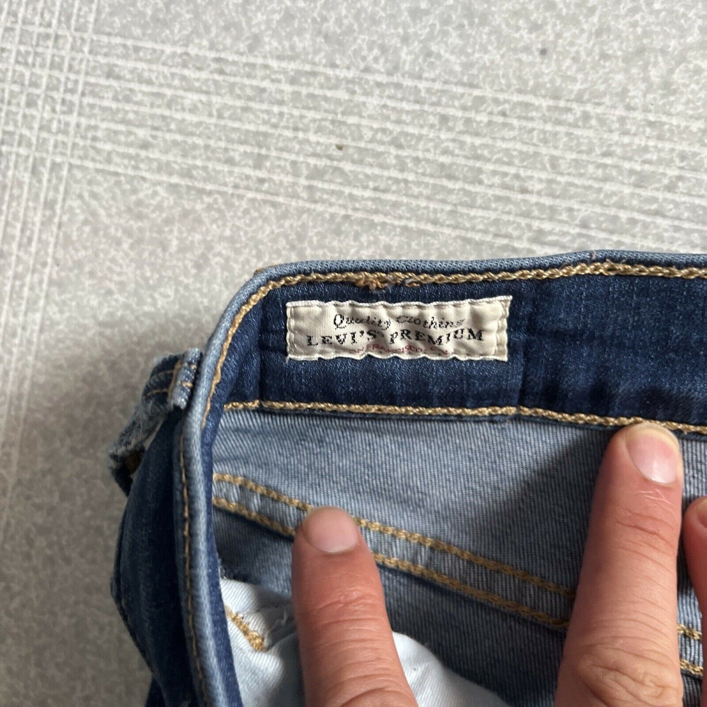 Levi Strauss & Co - 312 Shaping Slim Women's Jeans Size 29