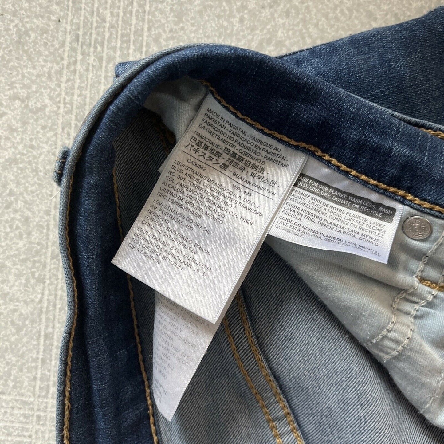 Levi Strauss & Co - 312 Shaping Slim Women's Jeans Size 29