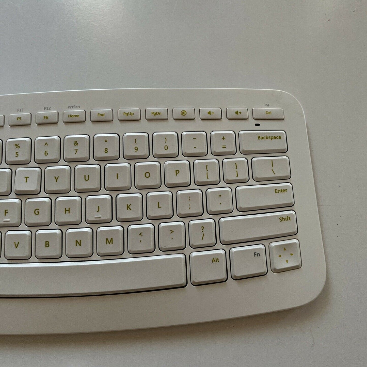 Microsoft Arc Wireless Keyboard Model 1392 White