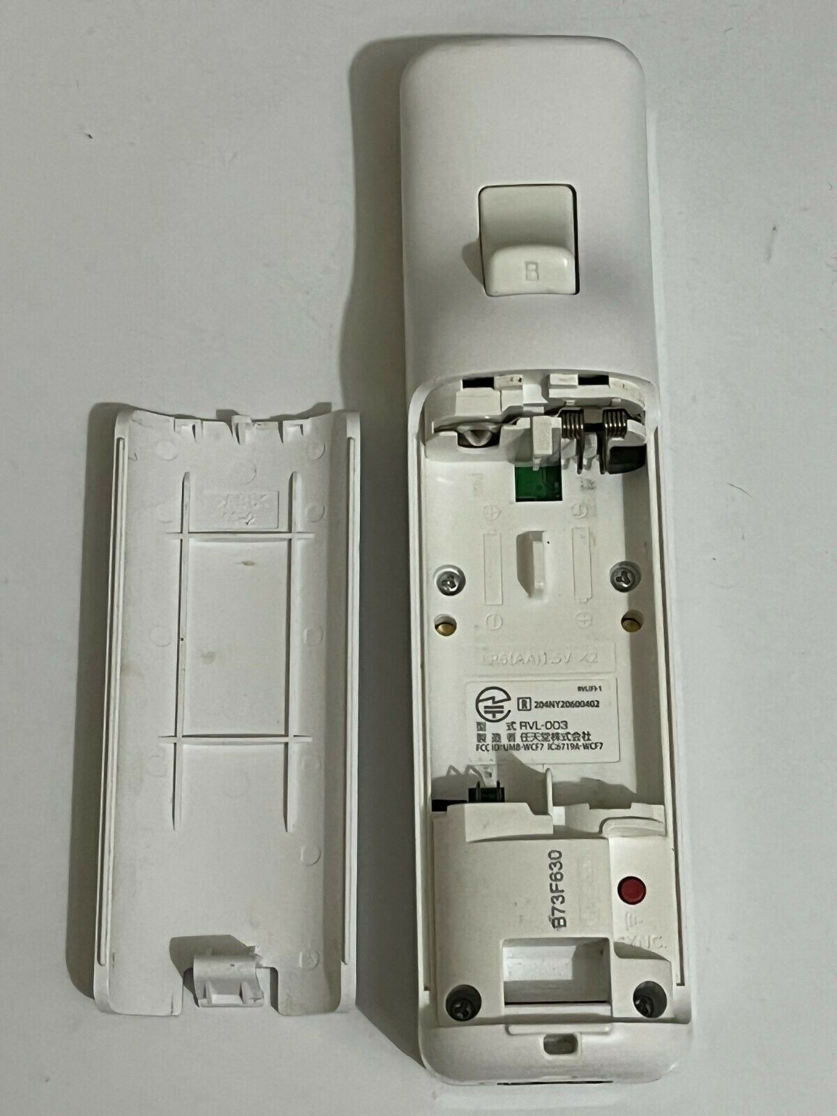 Genuine Nintendo Remote Control for Wii - White RVL-003