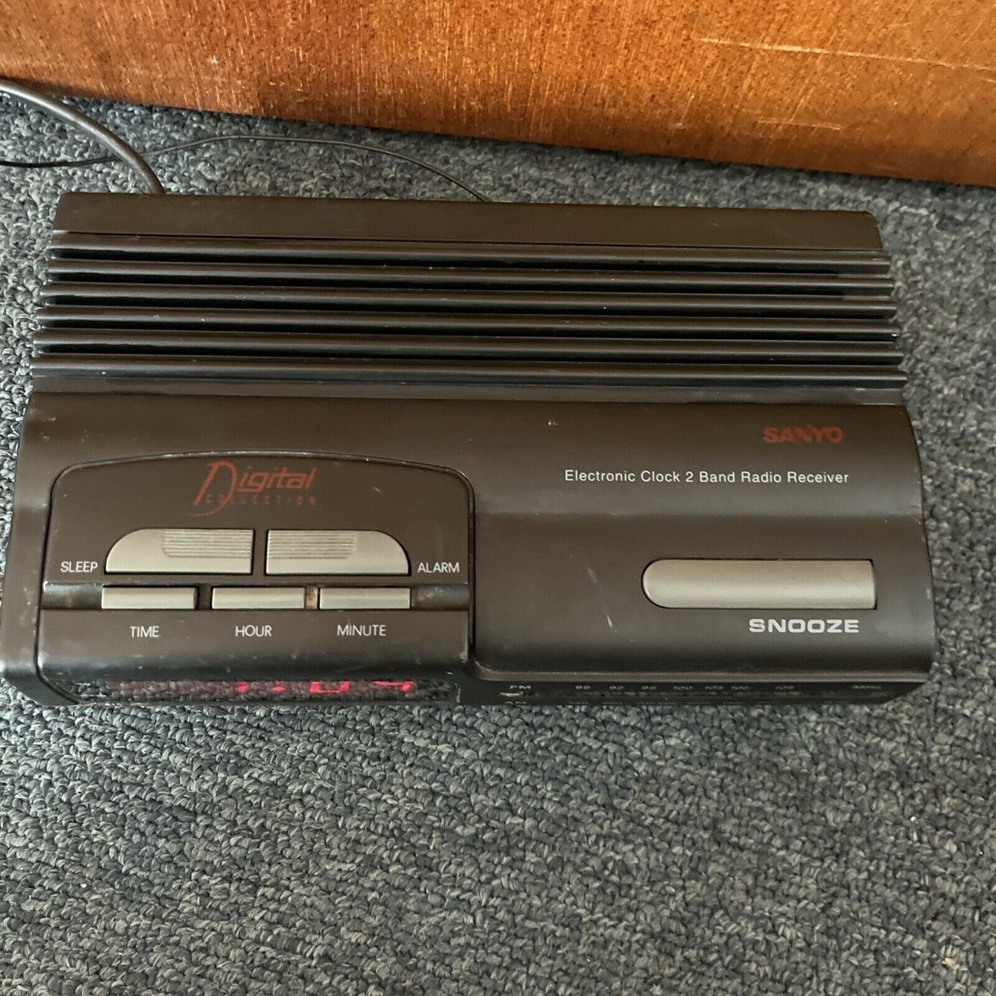 Sanyo Electronic Alarm Clock Radio AM/FM RM6011