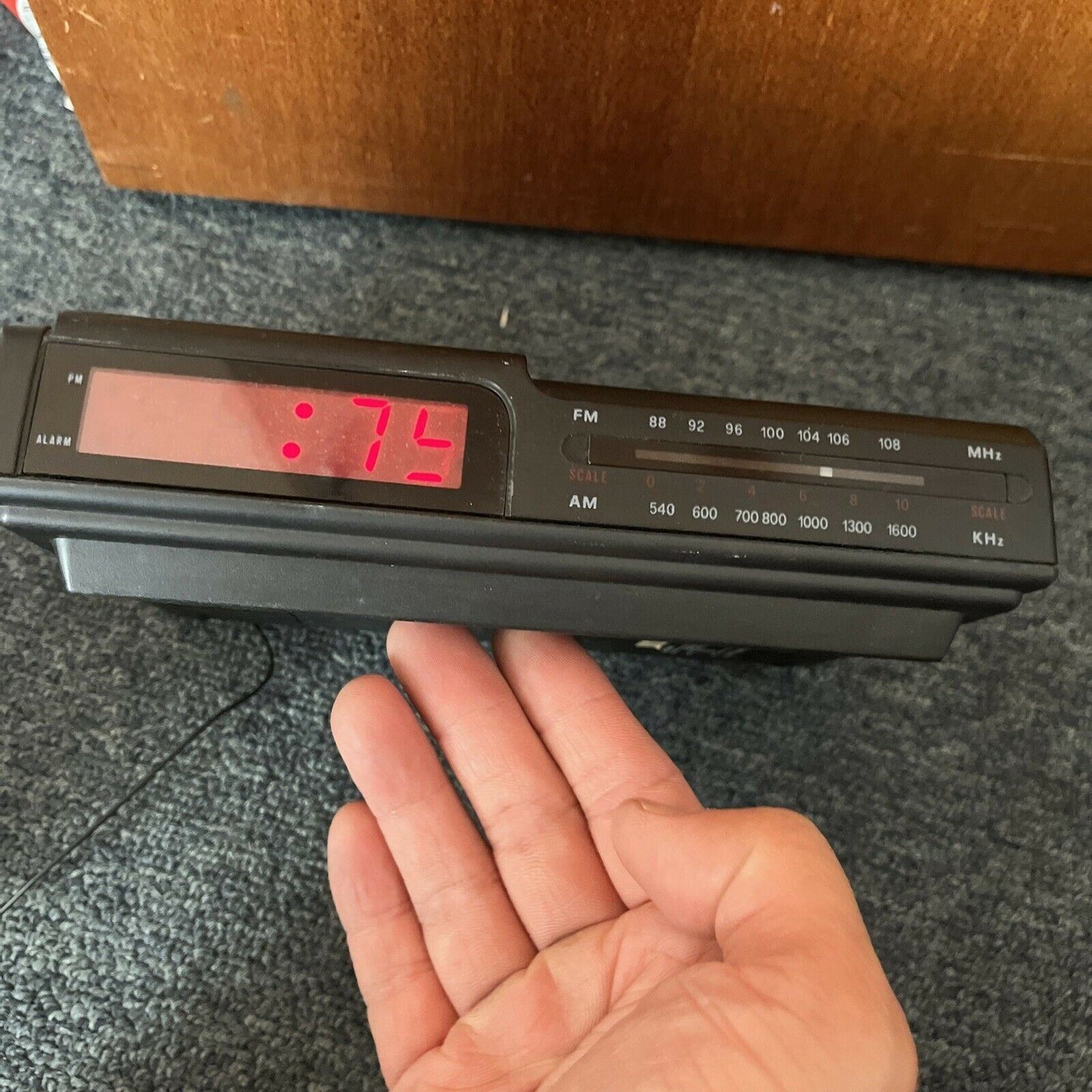 Sanyo Electronic Alarm Clock Radio AM/FM RM6011