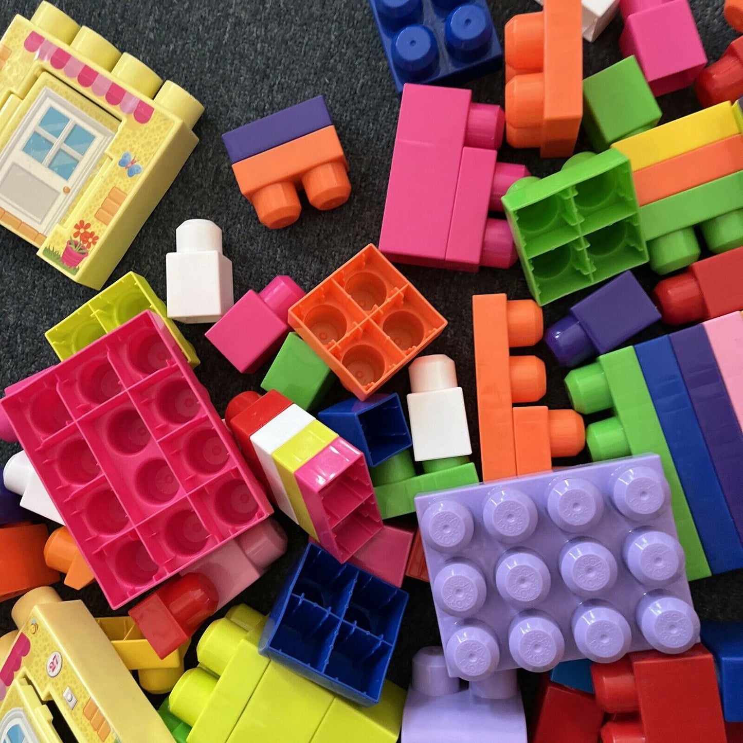 Mega Bloks Various Blocks 1.7kg Bulk Lot with Thomas the Tank Bag