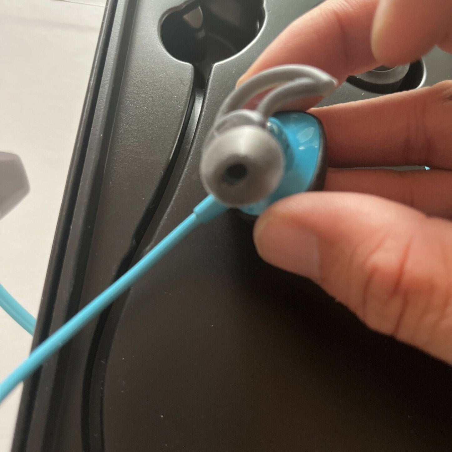 Bose SoundSport Bluetooth Wireless Earphone In-Ear Headphone Mint Condition