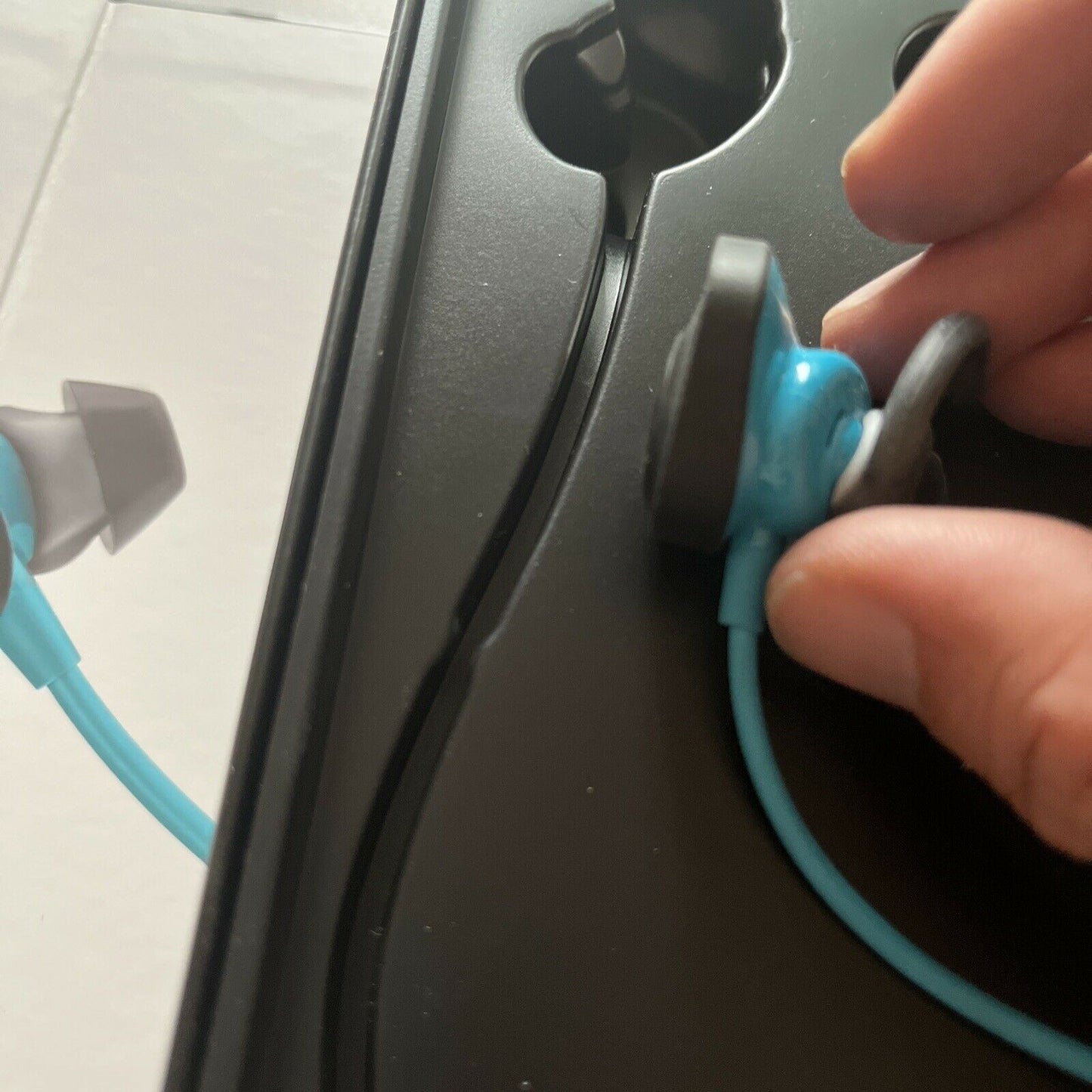 Bose SoundSport Bluetooth Wireless Earphone In-Ear Headphone Mint Condition