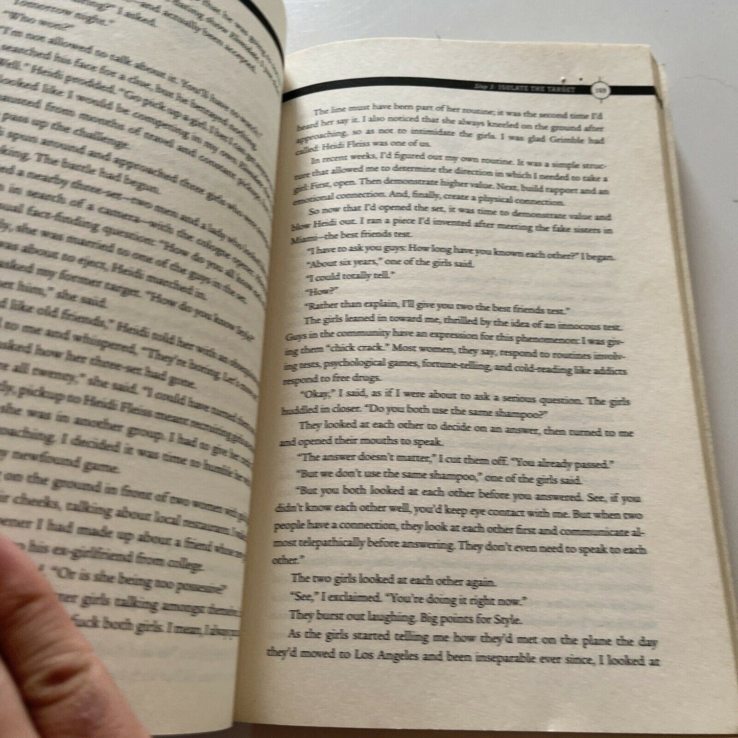 The Game: Penetrating the Secret Society of Pick-up Artists by Neil Strauss