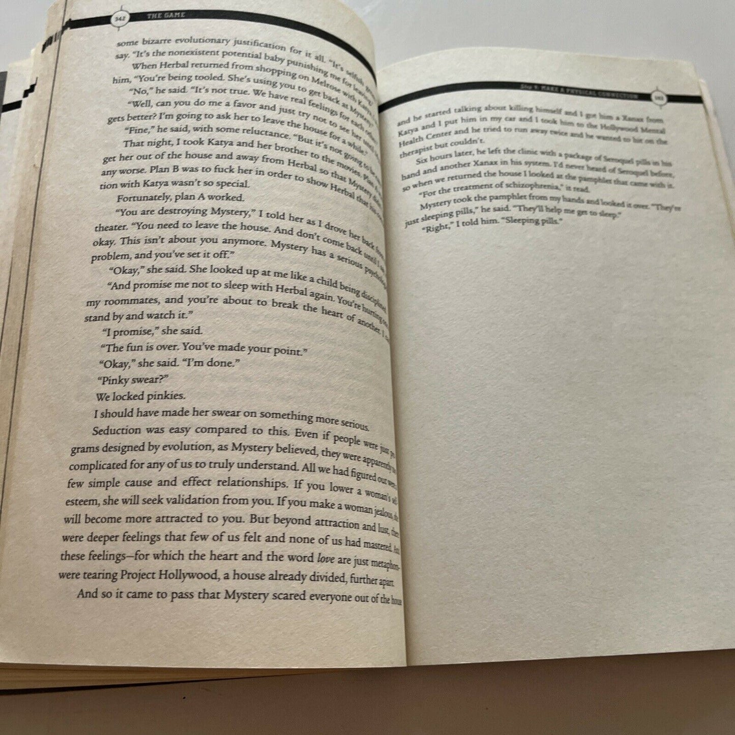 The Game: Penetrating the Secret Society of Pick-up Artists by Neil Strauss