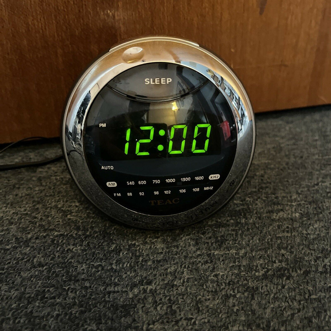 Teac FM/AM Alarm Clock Radio CRX18 Retro Unit