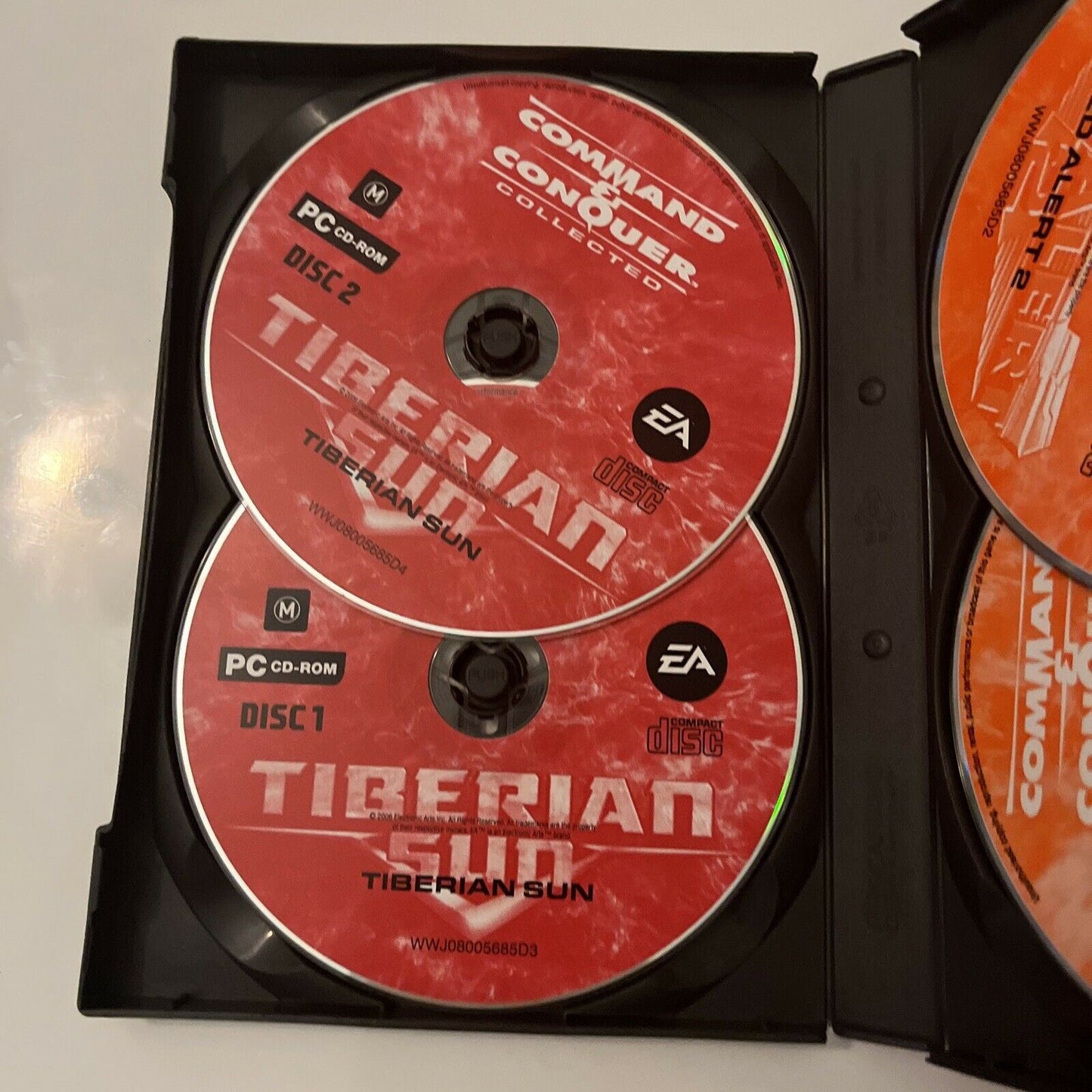 Command & Conquer: Tiberian Sun, Red Alert 2, Yuri's Revenge, Renegade PC CD-ROM