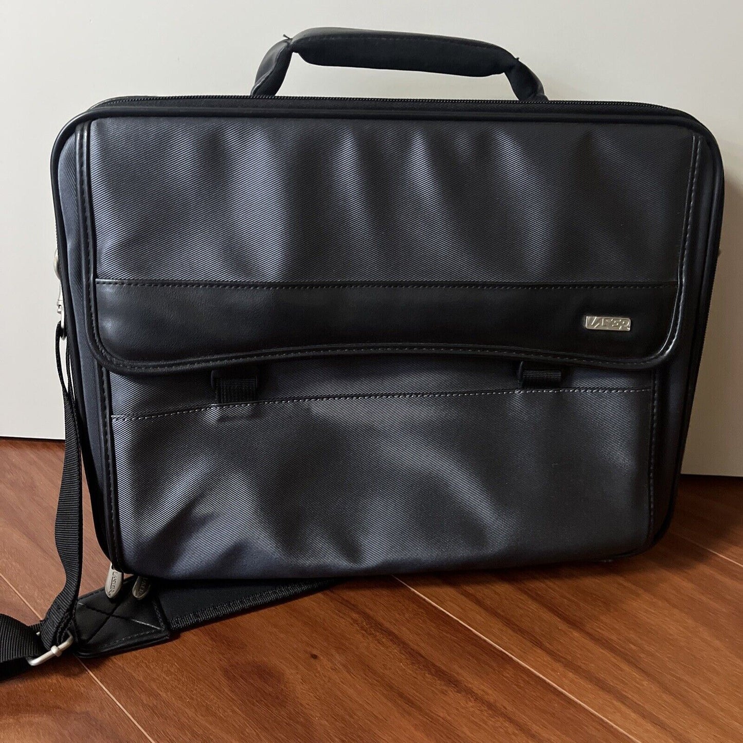 Vintage Laser Computer Laptop Notebook Carrying Bag Black