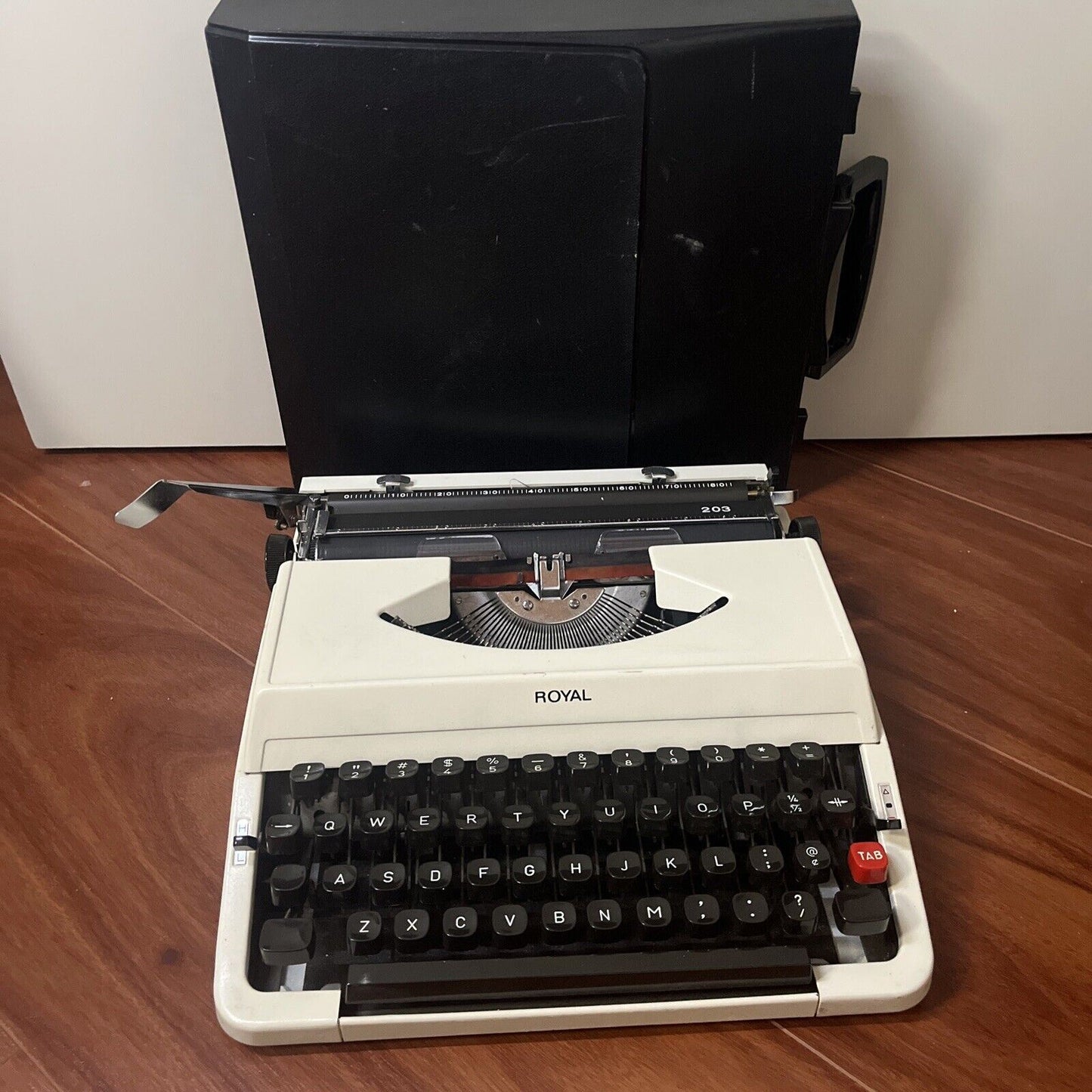 Royal 203 Manual Portable Typewriter *for parts or repair*