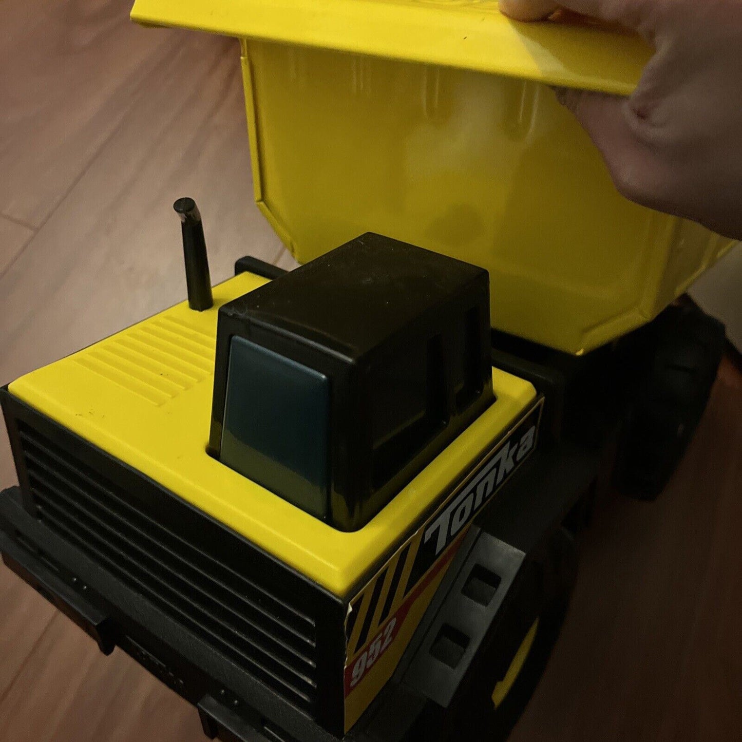 Tonka 952 Dump Truck Yellow Die Cast 2020 43cm Long