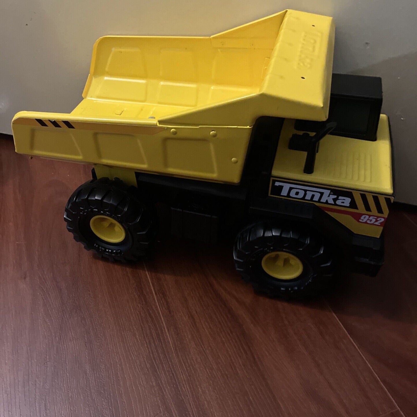 Tonka 952 Dump Truck Yellow Die Cast 2020 43cm Long