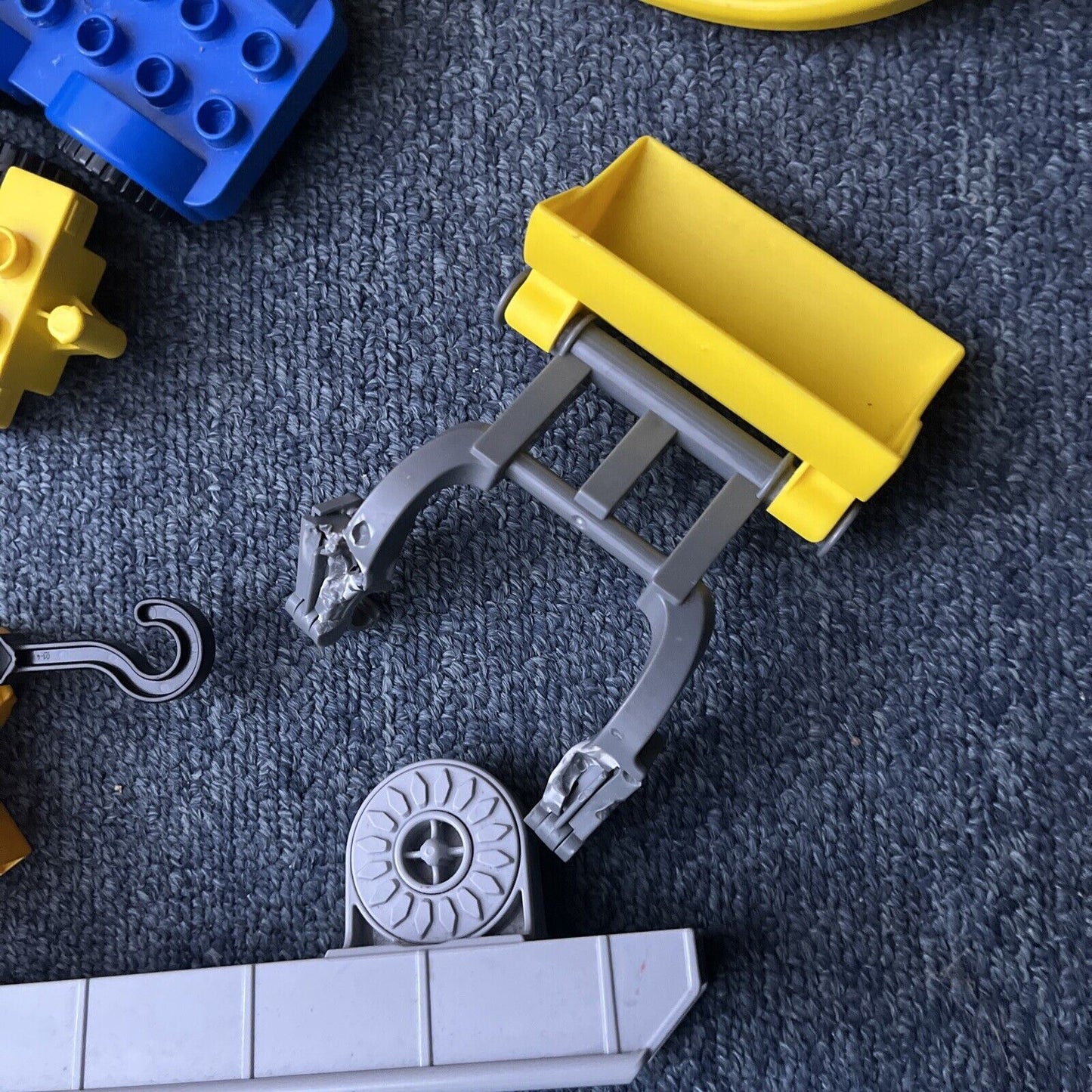 Lego Duplo 1kg Bulk Lot Vehicles, Planes, Boats and Parts