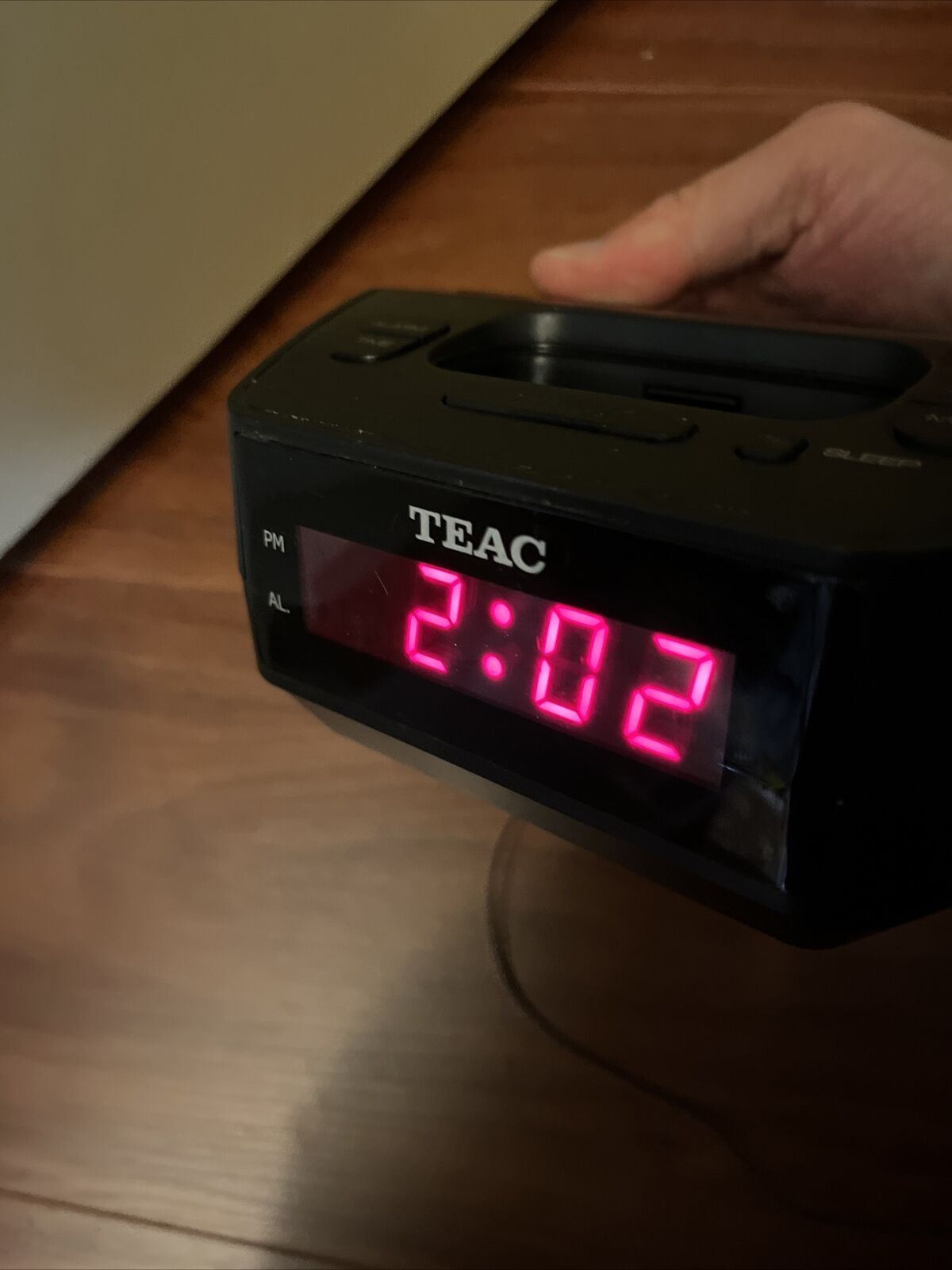 Teac CRX313i Alarm Clock AM/FM Radio 30-Pin iPod