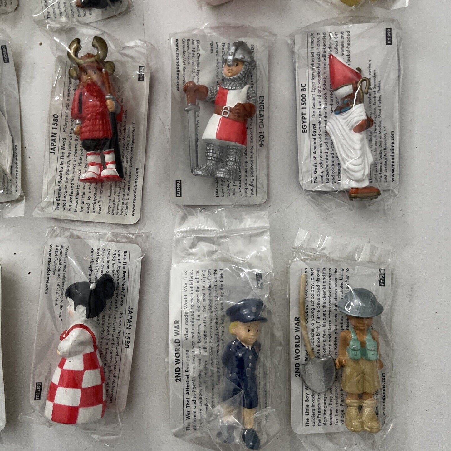 24x Mondotime Mini Figure