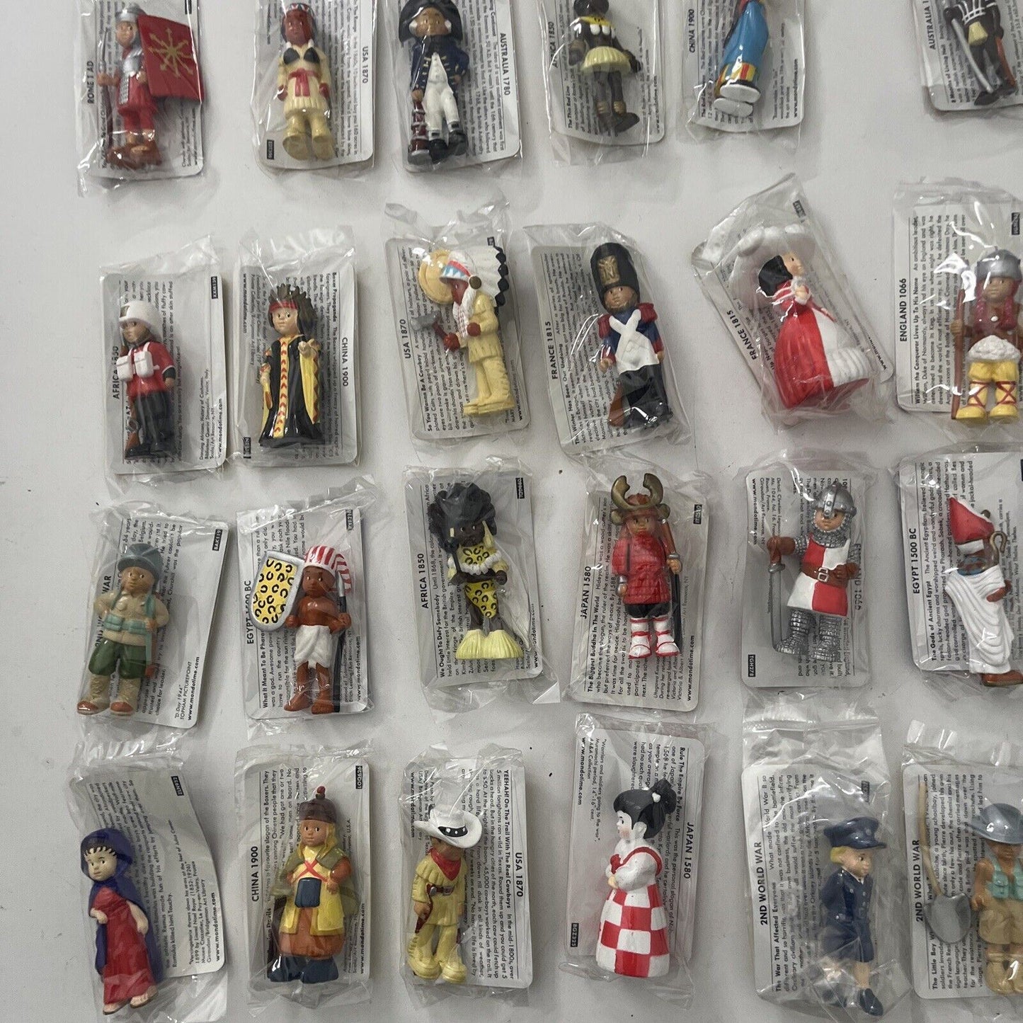 24x Mondotime Mini Figure
