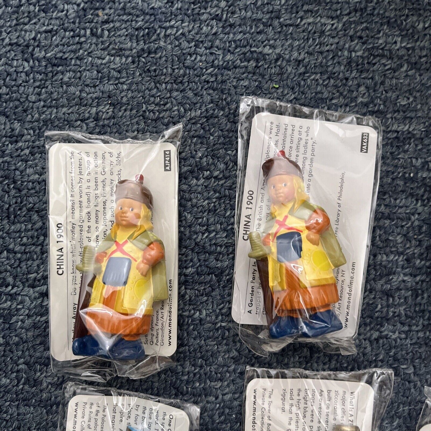 24x Mondotime Mini Action Figures