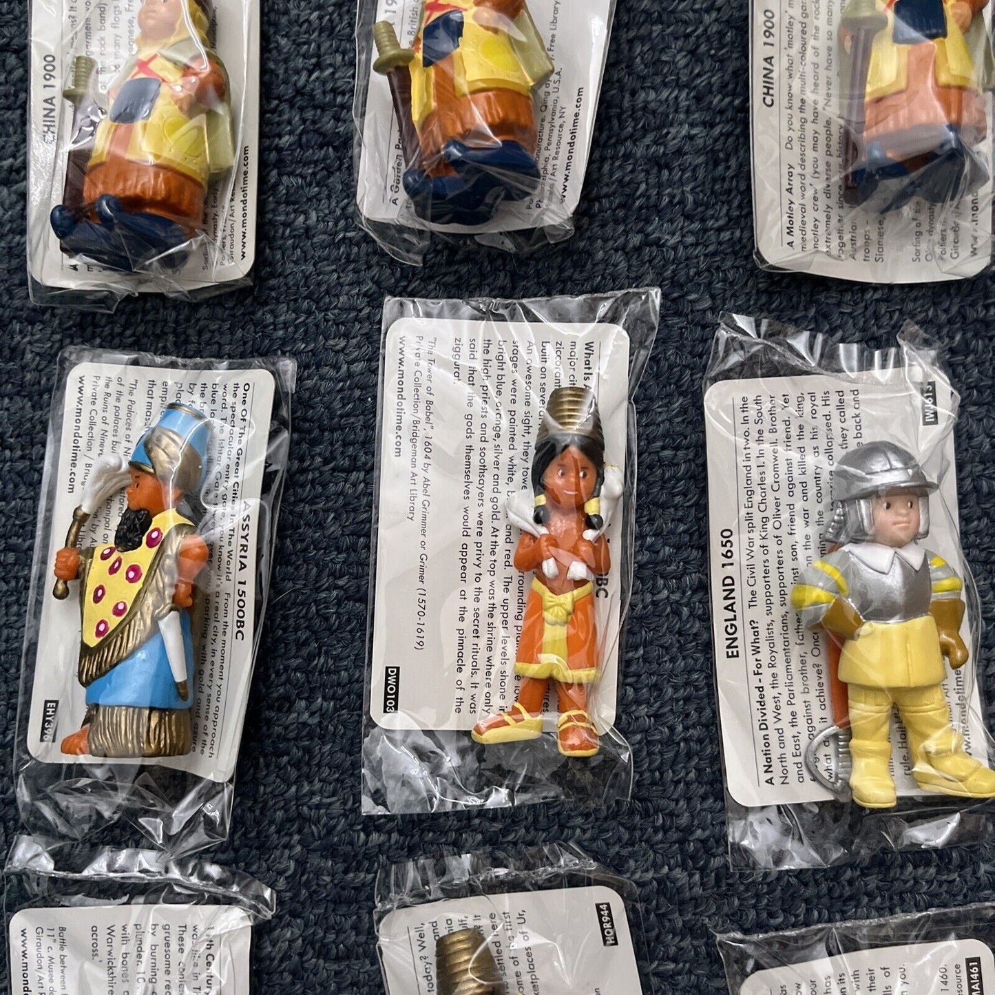 24x Mondotime Mini Action Figures