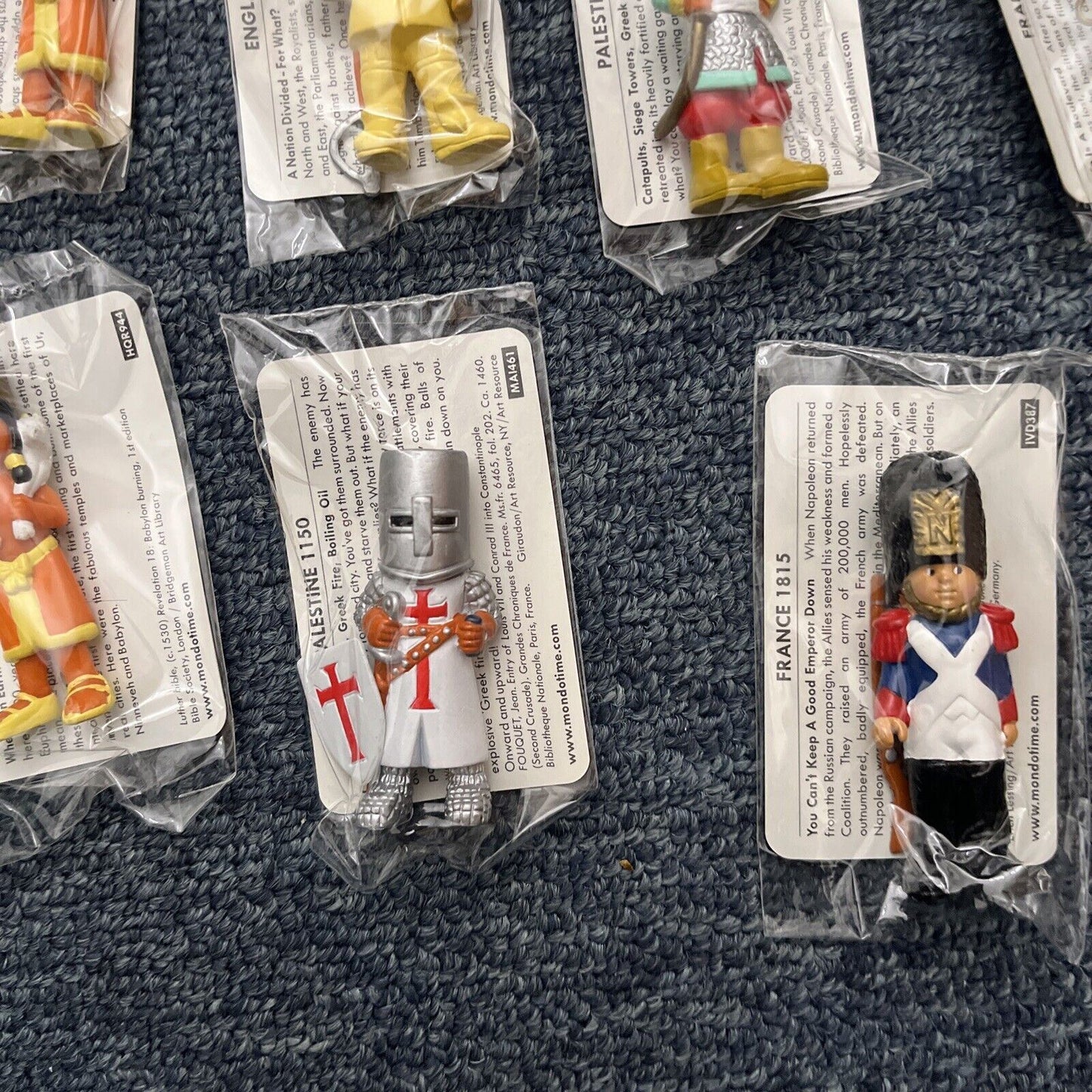 24x Mondotime Mini Action Figures