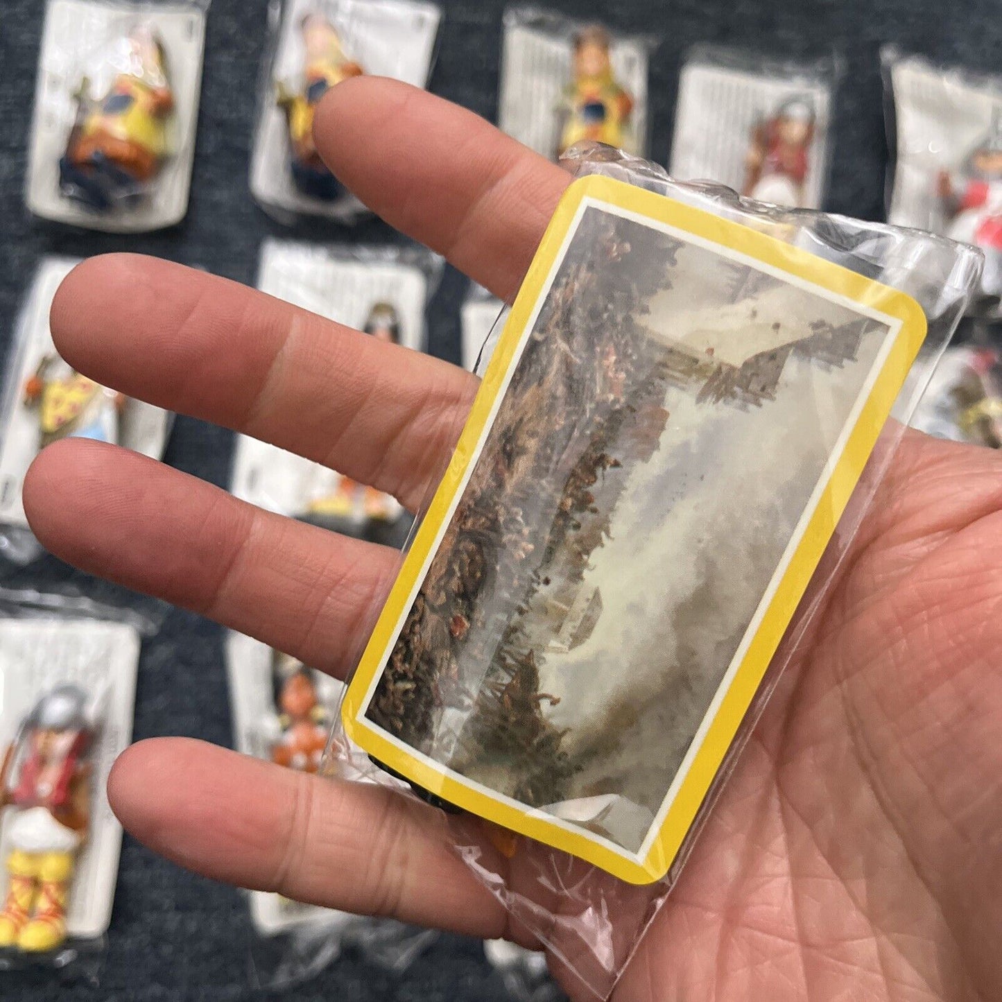 24x Mondotime Mini Action Figures