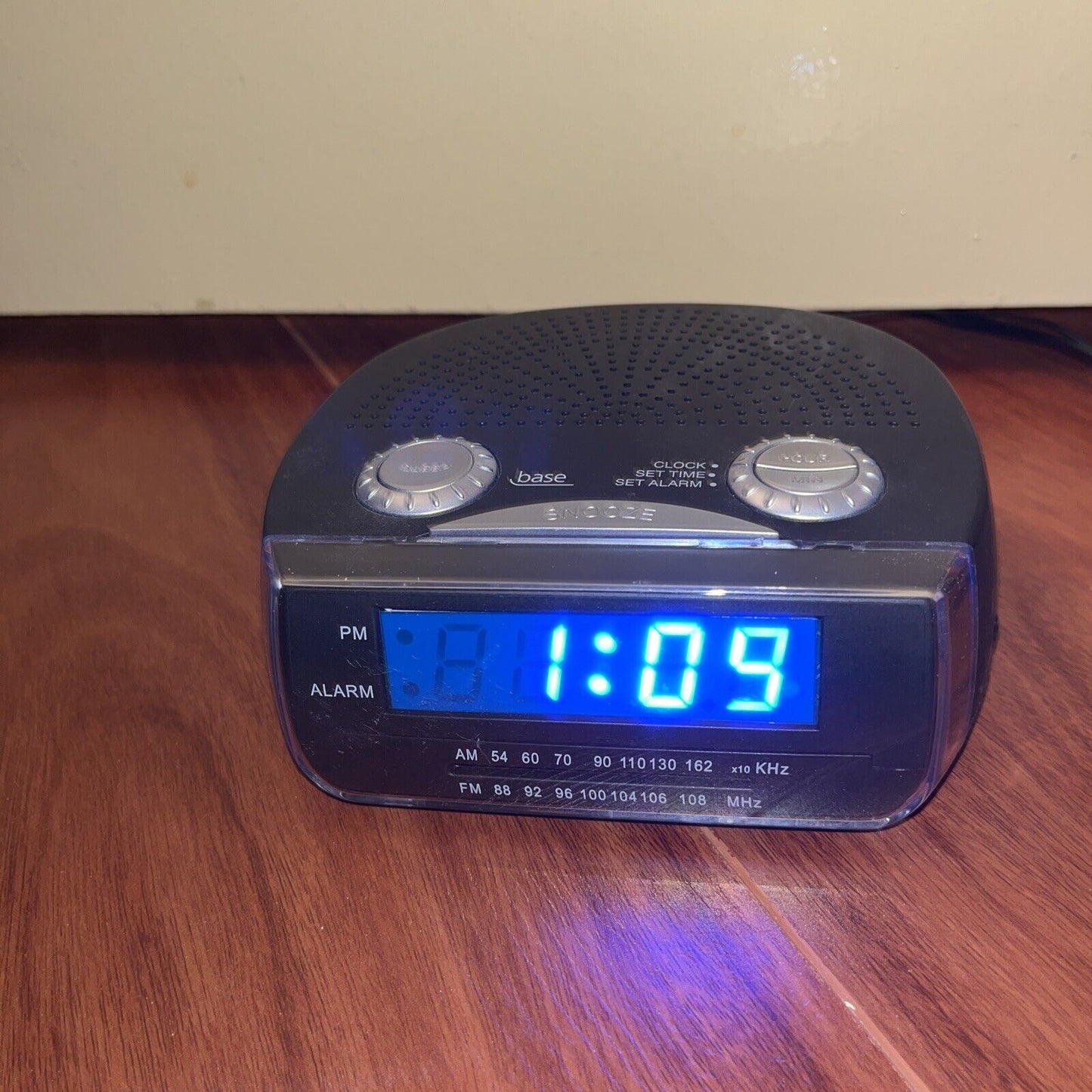 Base Alarm Clock AM/FM Radio MF-838B